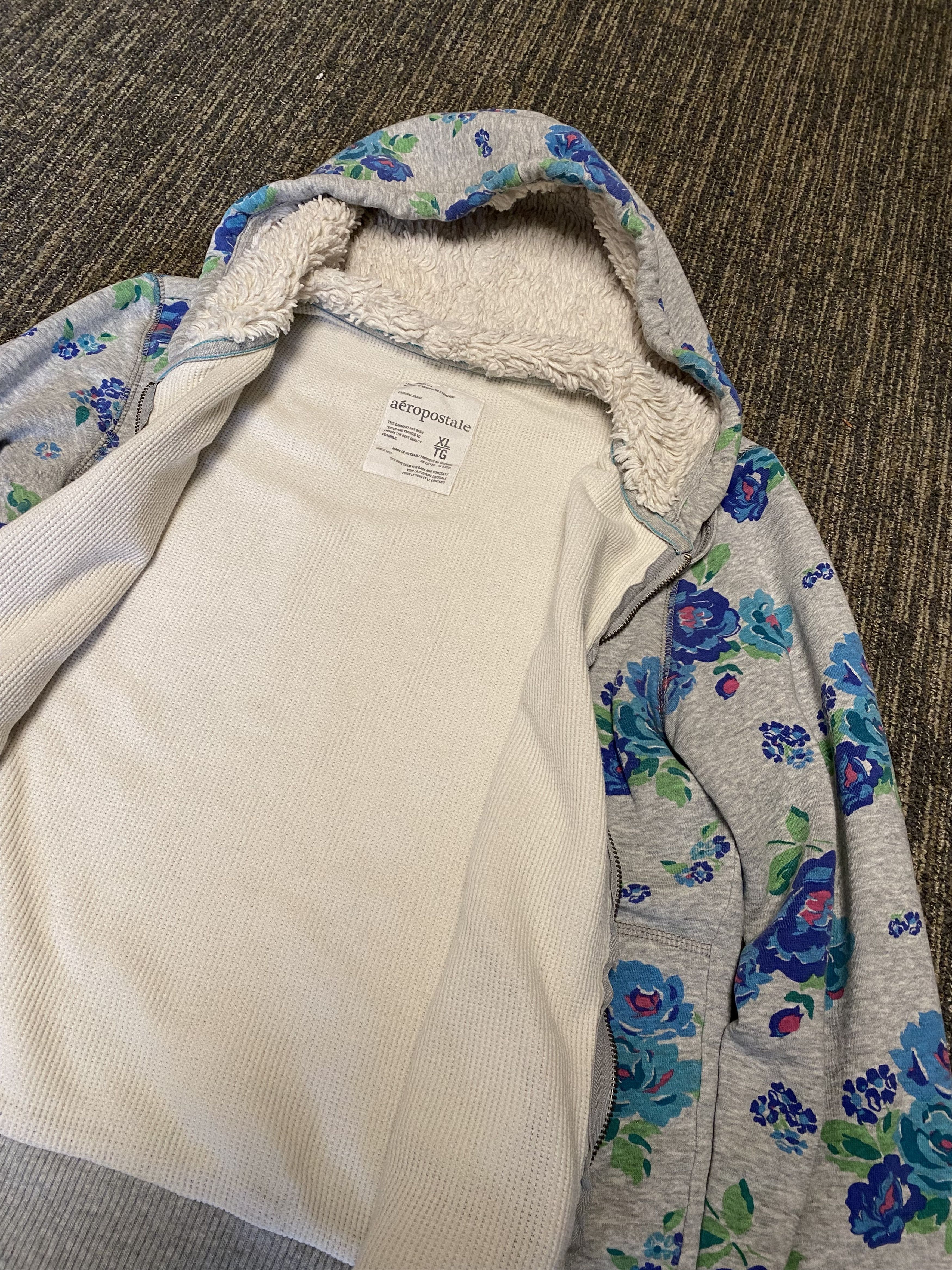 Aeropostale Vintage Aeropostale Fur Lined Floral Hoodie Women’s Size XL Size XL / US 12-14 / IT 48-50 - 3 Thumbnail