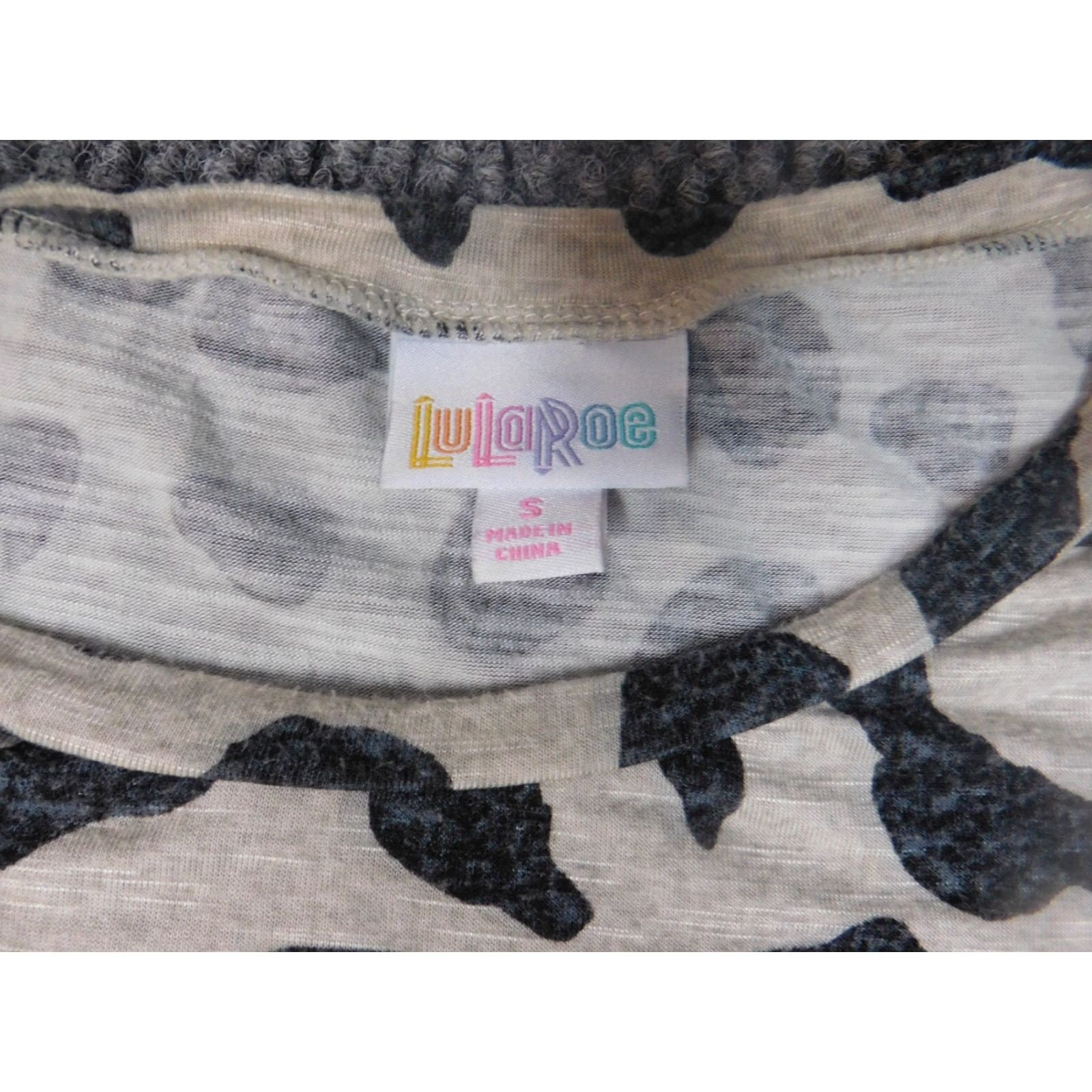 Vintage LuLaRoe Blouse Womens Small Beige Pullover Short Sleeve Knit Geometric Pocket Button-Down Collar Basic Stretch Fashion Shirt Size S / US 4 / IT 40 - 5 Thumbnail