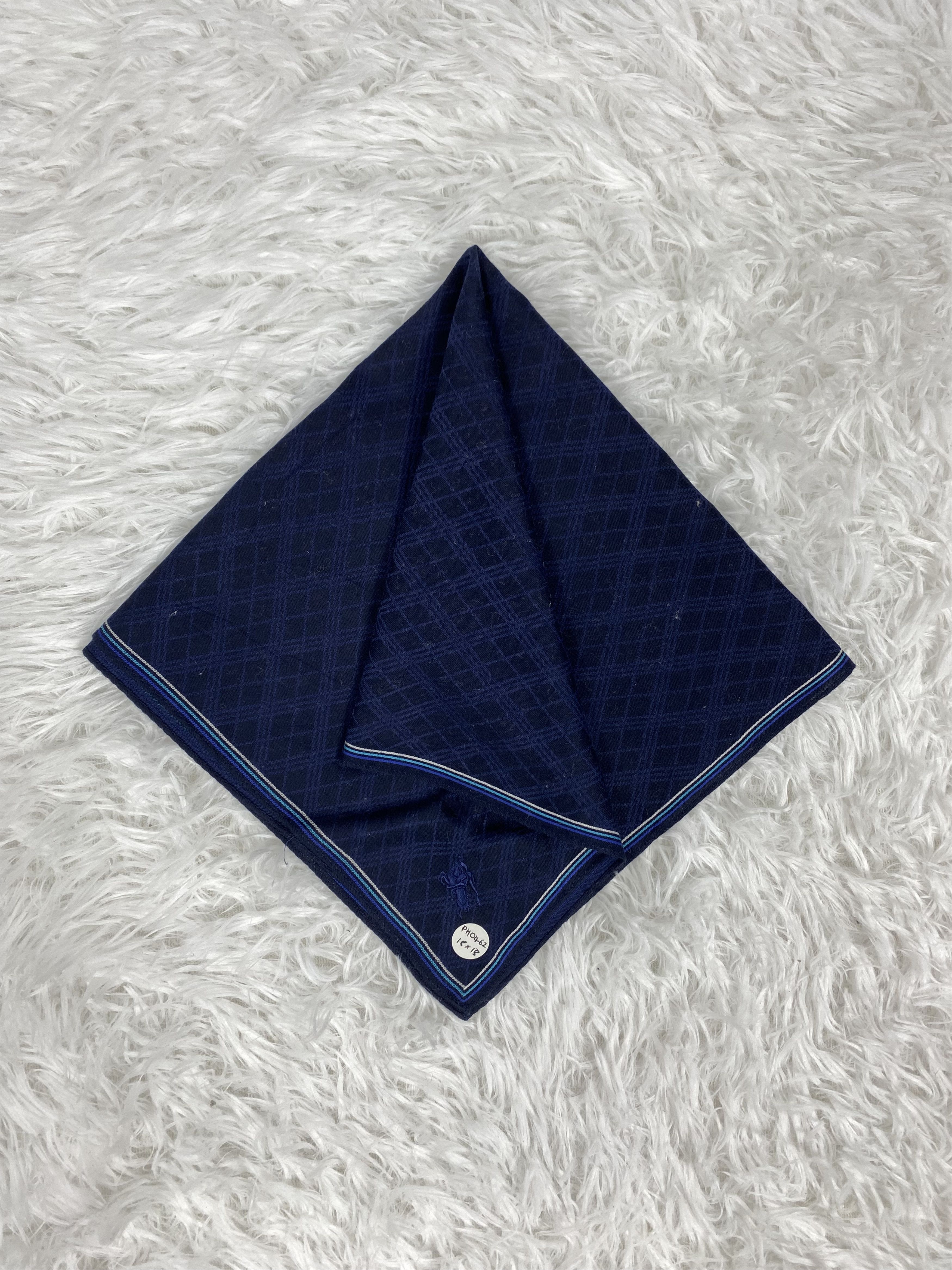Burberry Vintage Burberry Handkerchief Neckerchief PH0462 Size ONE SIZE - 1 Thumbnail
