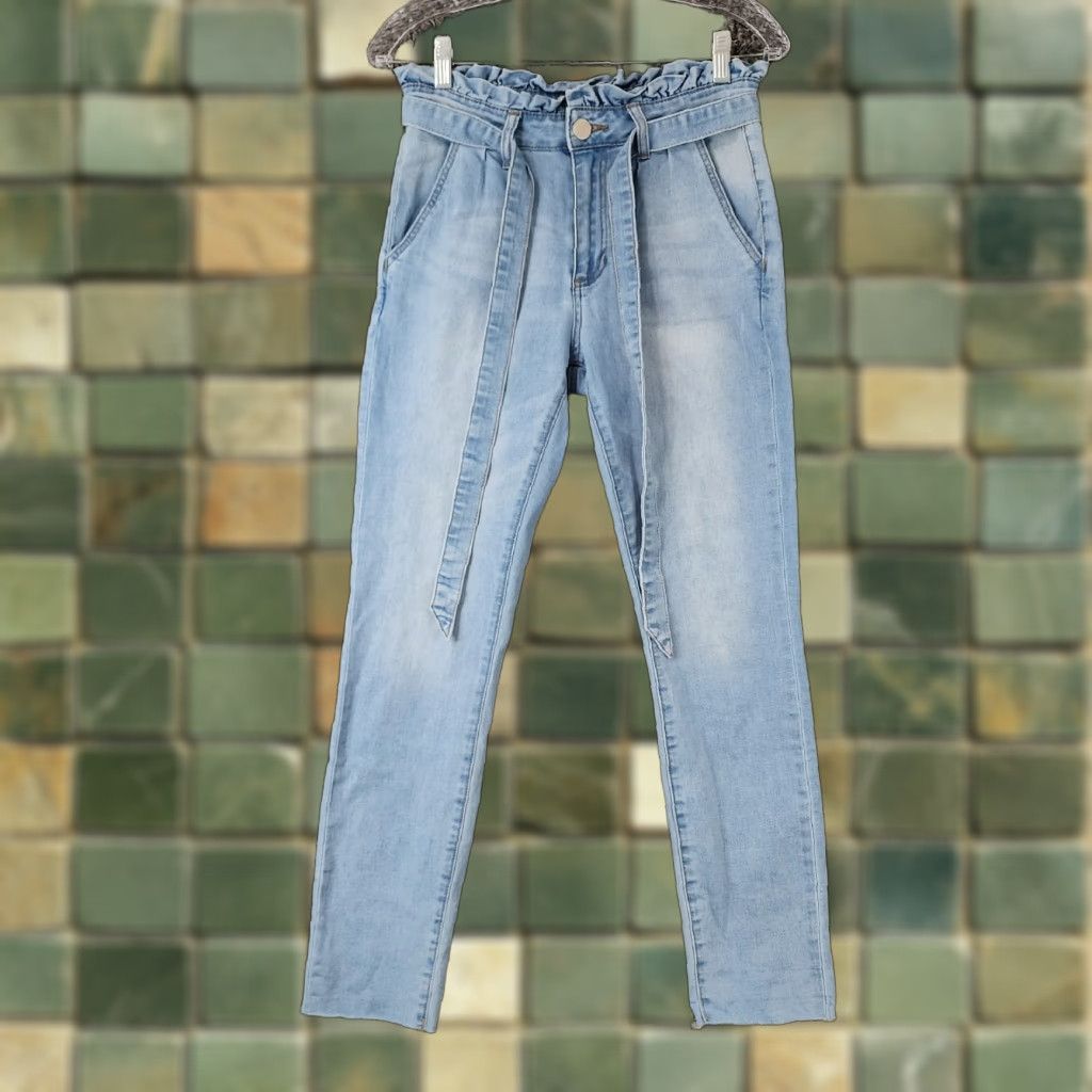 Vintage Ashley Mason Jeans Women's Light Wash Belted Ankle Blue Size 7 Size 28" / US 6 / IT 42 - 1 Thumbnail