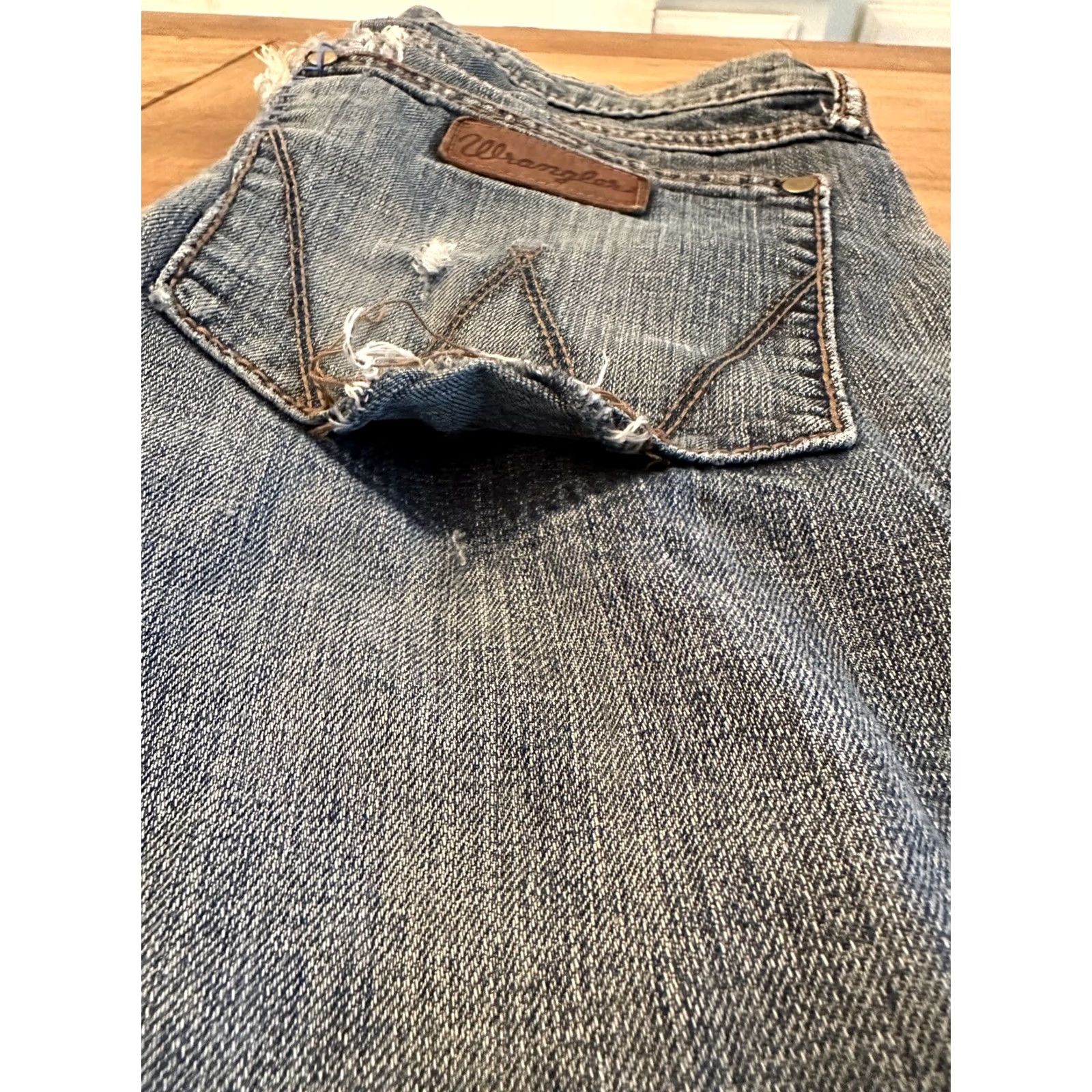 Wrangler Wrangler Jeans Mens 31x34 Blue Slim Fit Straight Leg Stretch WLT88BZ Distressed Size US 31 - 3 Thumbnail