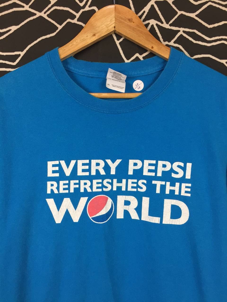 Pepsi × Vintage Every Pepsi Refreshes The World Pepsi Promo Tee Size US XL / EU 56 / 4 - 3 Thumbnail