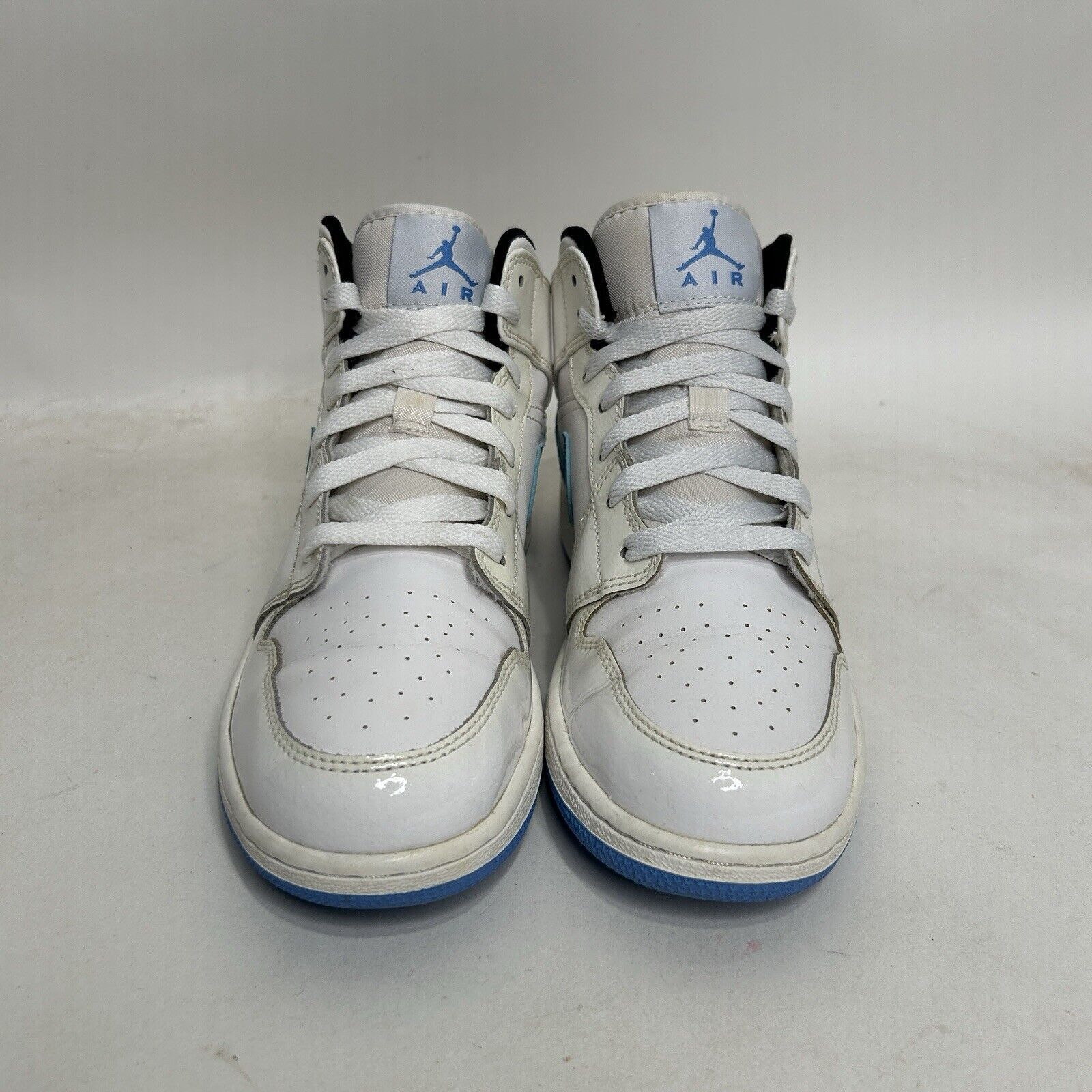 Jordan Brand Nike Shoes Air Jordan 1 Retro Mid GS “Legend Blue/UNC" 2024 Size US 7 / IT 37 - 2 Thumbnail