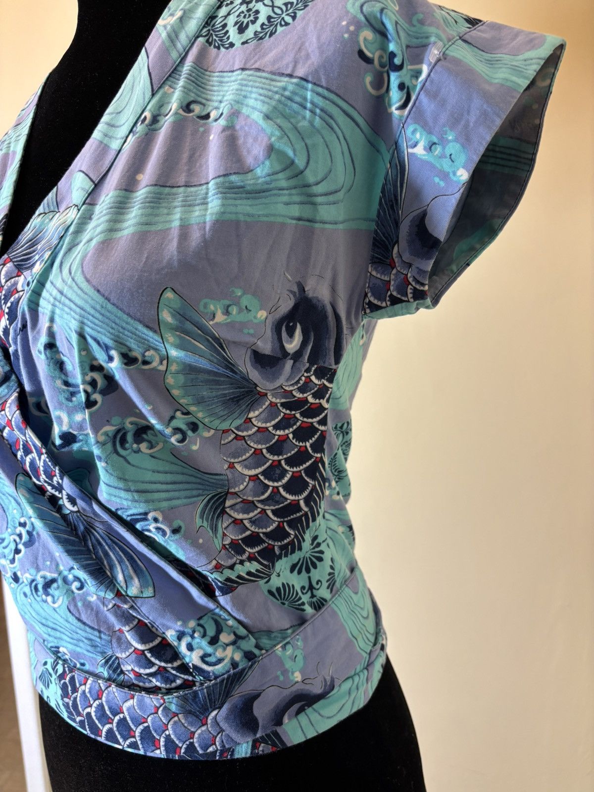 Moschino × Vintage Vintage Moschino Blue Koi Fish Kimono Wrap Top Size S / US 4 / IT 40 - 7 Thumbnail