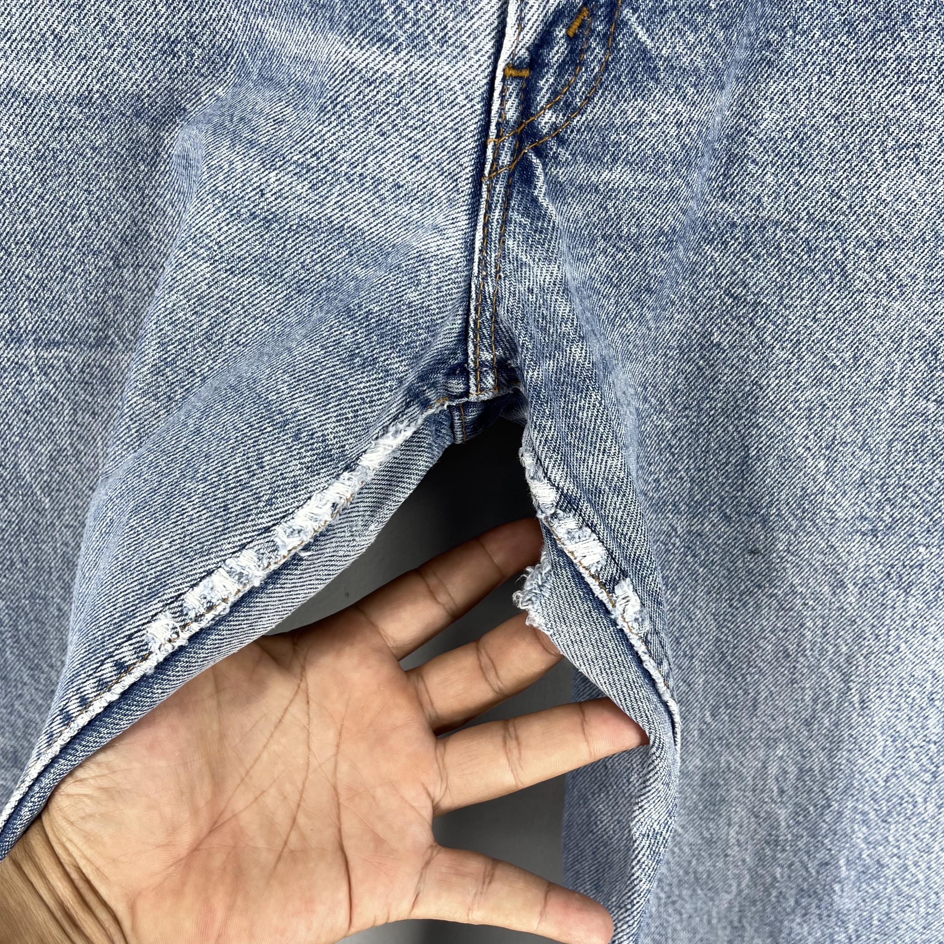 Levi's × Vintage Size 28 Vintage Levis 505 Distressed Medium Wash Jeans Size US 28 / EU 44 - 3 Thumbnail