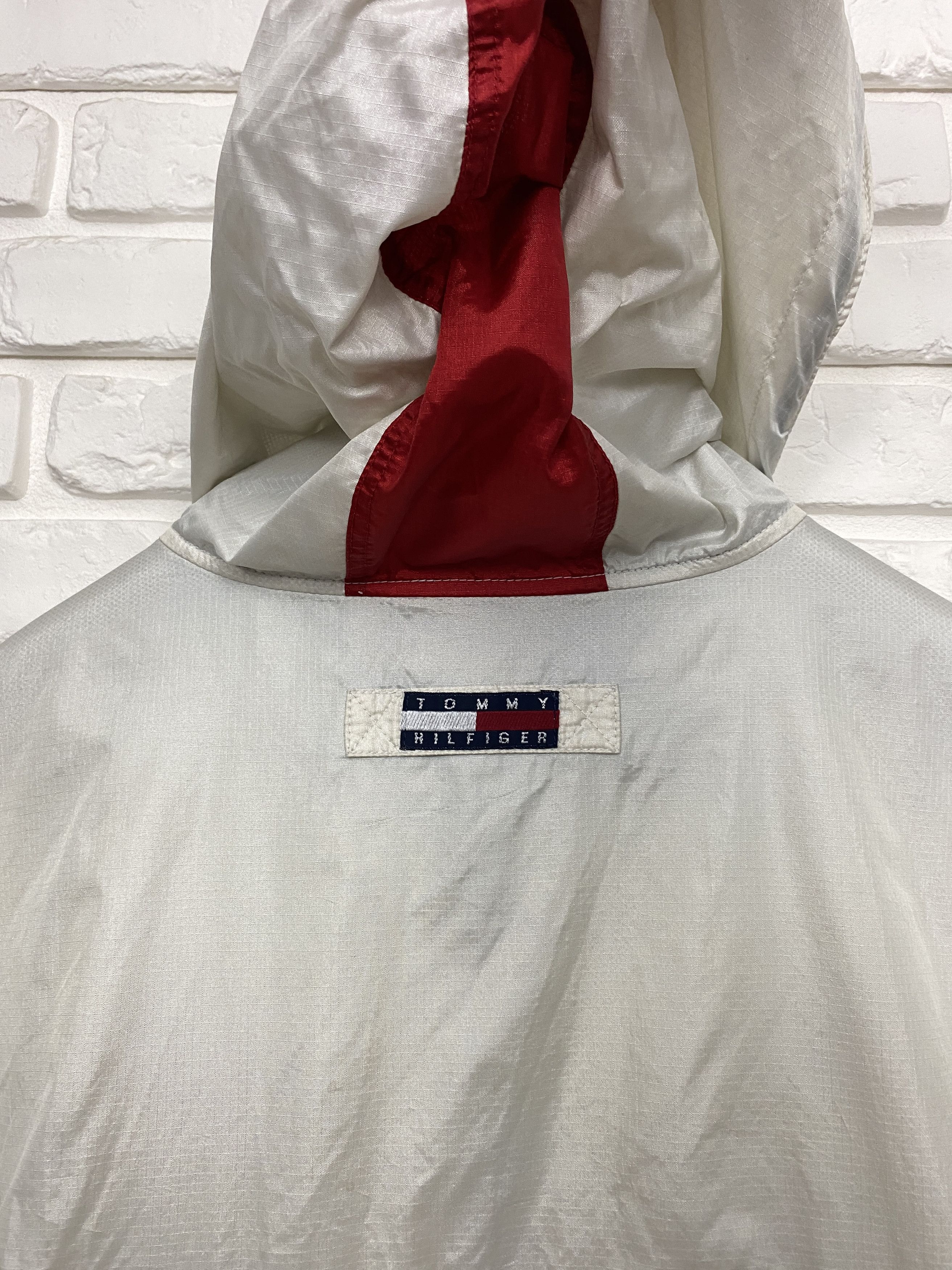 Tommy Hilfiger Tommy Hilfiger Nylon Jacket Hooded Windrunner Logo Size XL Size US XL / EU 56 / 4 - 16 Thumbnail
