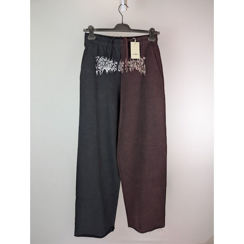 Vetements o1rshd1 Sweatpants & Joggers in Black/Burgundy Size US 32 / EU 48 - 1 Thumbnail