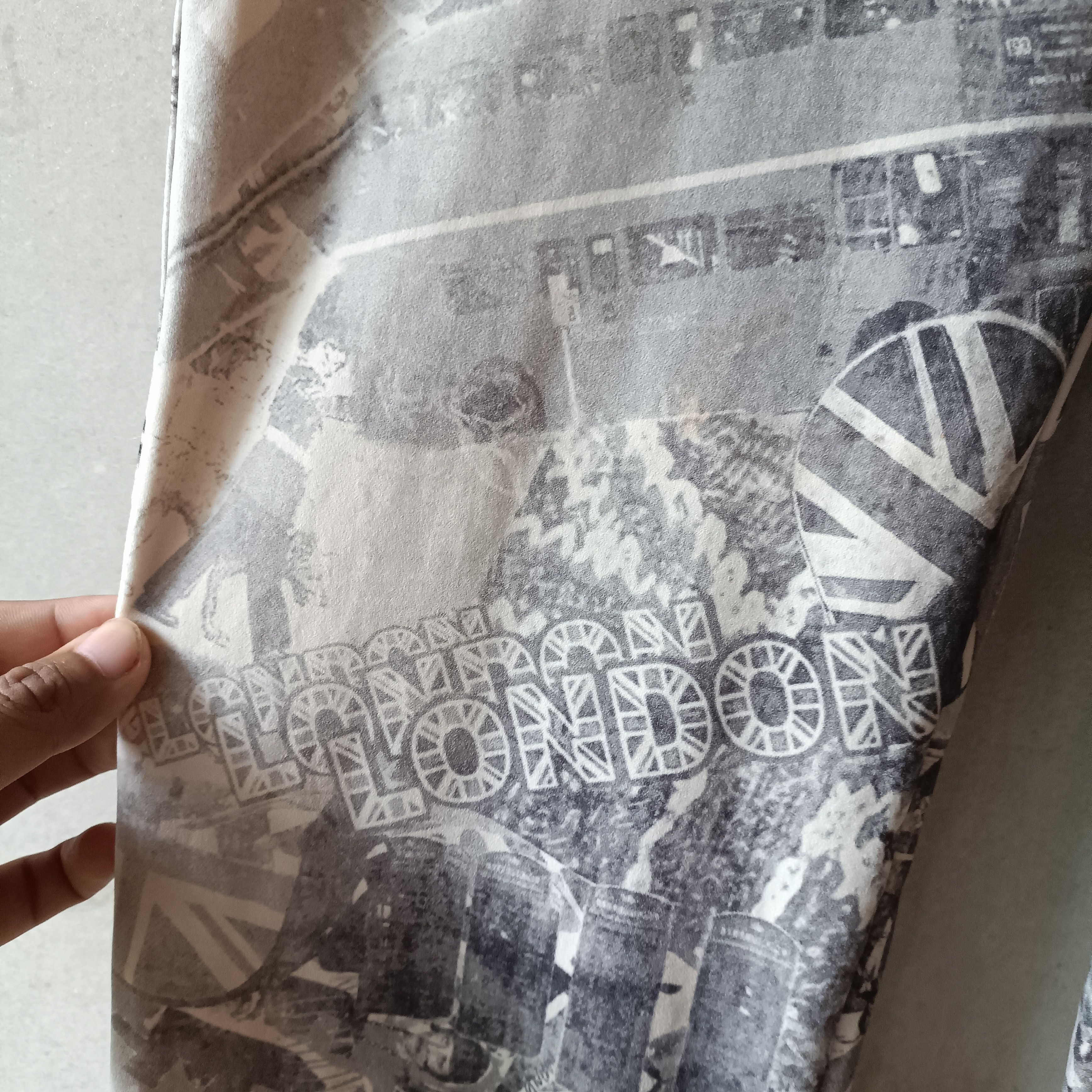 Katharine Hamnett London Katherine Hamnett London Underground Printed Legging Pants Size 30" / US 8 / IT 44 - 12 Thumbnail