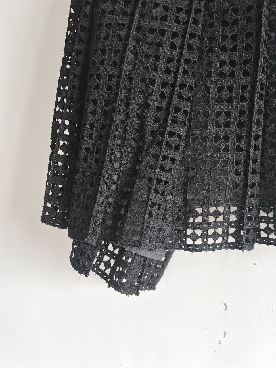 Sacai Sacai - Lace Pleated Apron Wrap Skirts Black Size 28" / US 6 / IT 42 - 4 Thumbnail