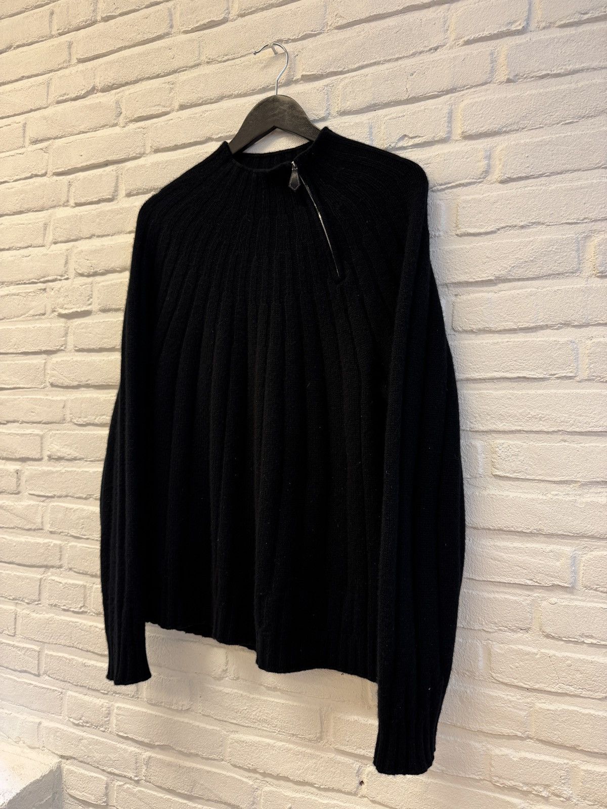 Hermes Hermes 100% cashmere knit with leather pull tab Size US L / EU 52-54 / 3 - 3 Thumbnail