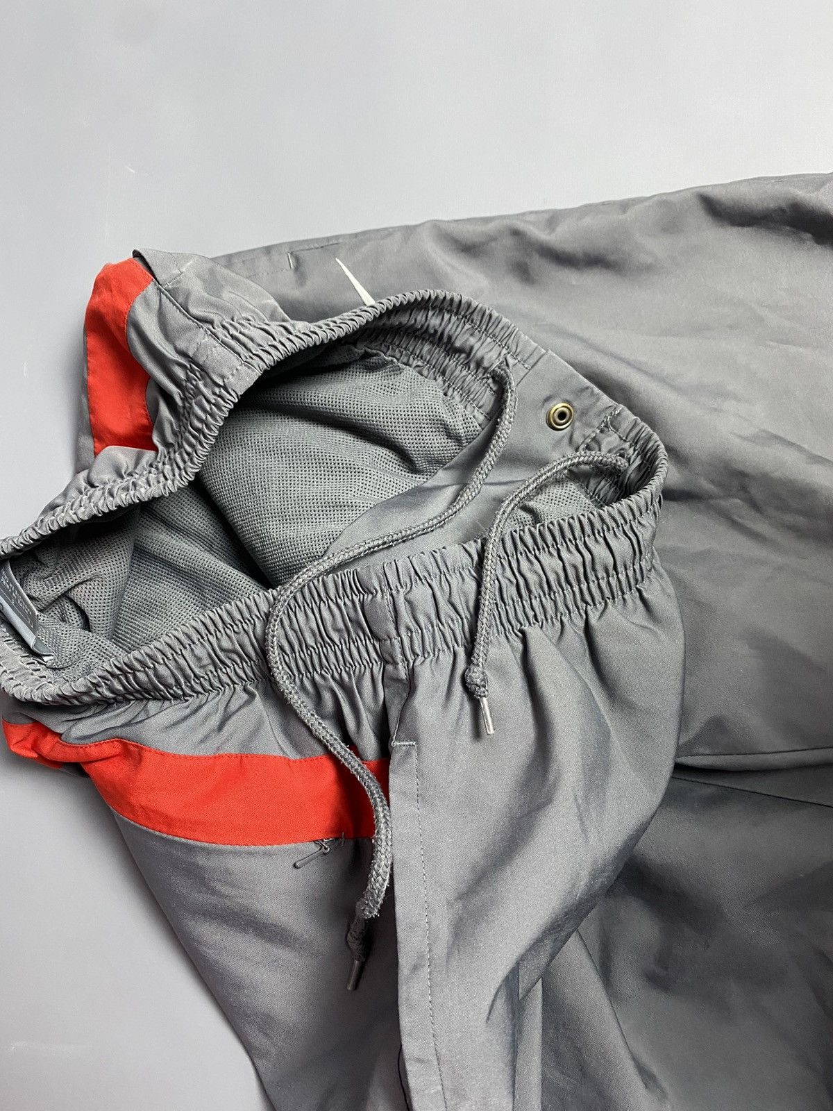Vintage Vintage Nike MMIV 04 Gray Nylon Polyester Track Pants Size L Size US 36 / EU 52 - 24 Thumbnail