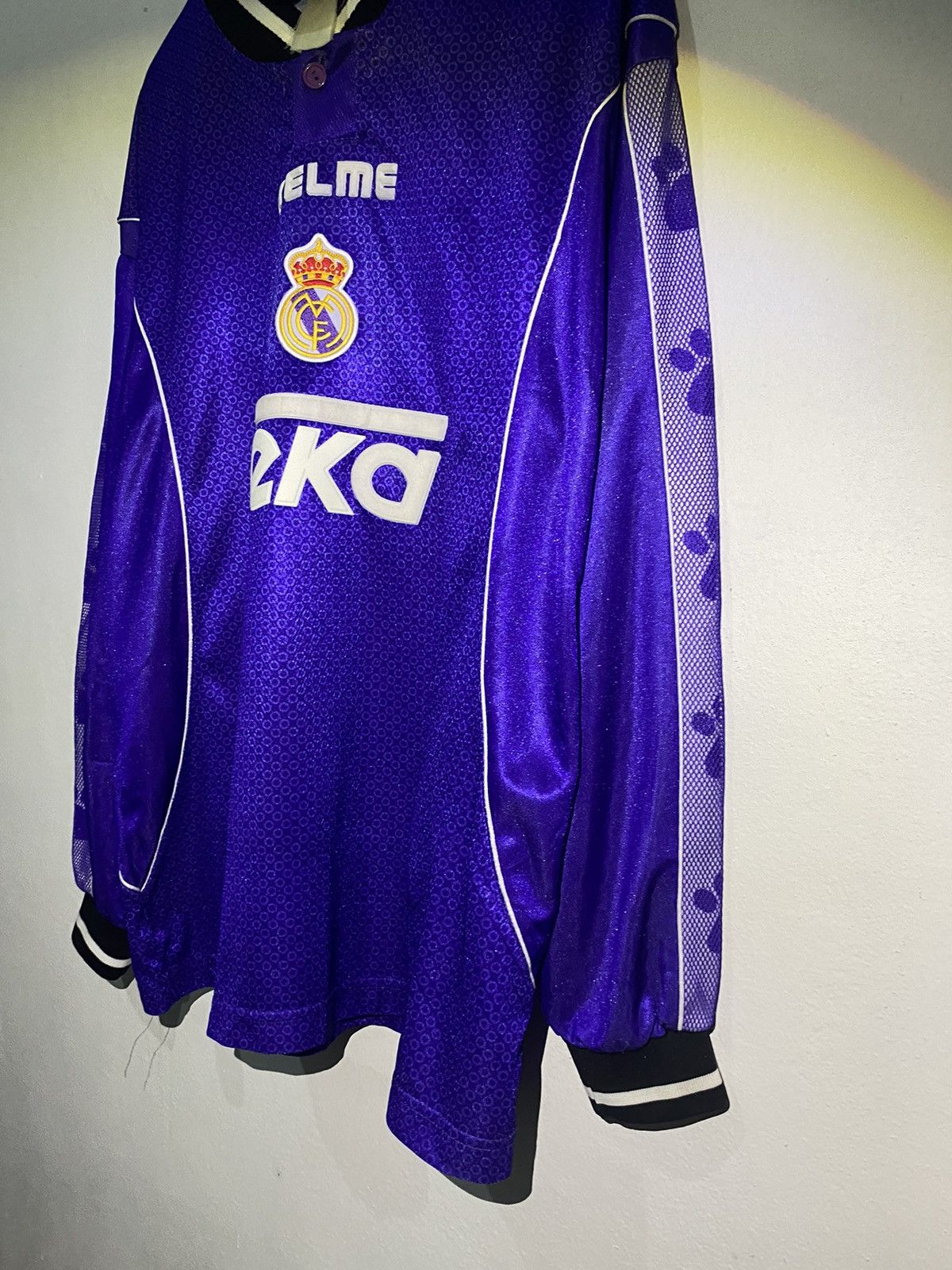Vintage Real Madrid 1997-98 Away Longsleeve Soccer Jersey - L Size US L / EU 52-54 / 3 - 8 Thumbnail