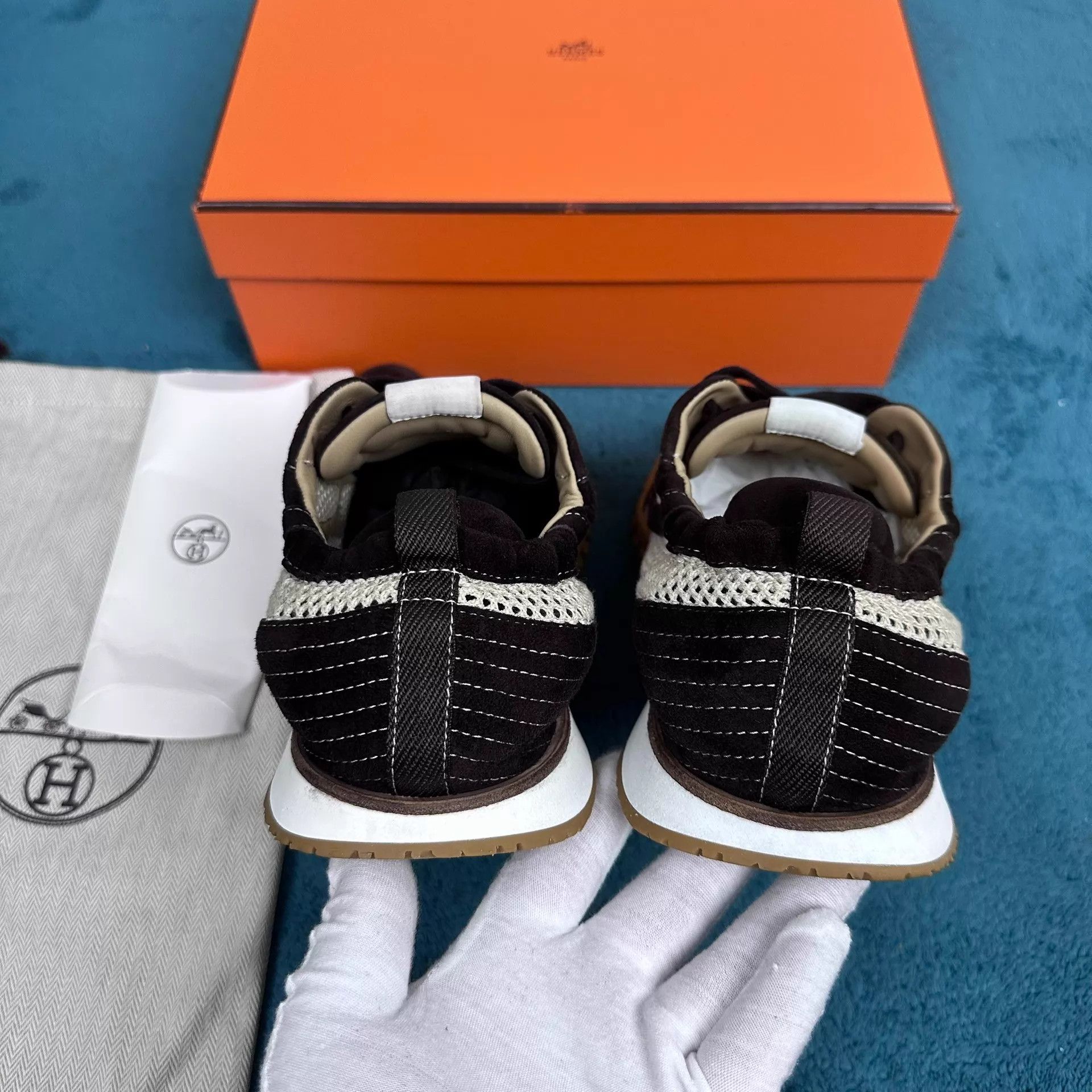 Hermes Hermès Jet Suede Colorblock Low-Top Sneaker Brown/Black 41 Size US 8 / EU 41 - 4 Thumbnail