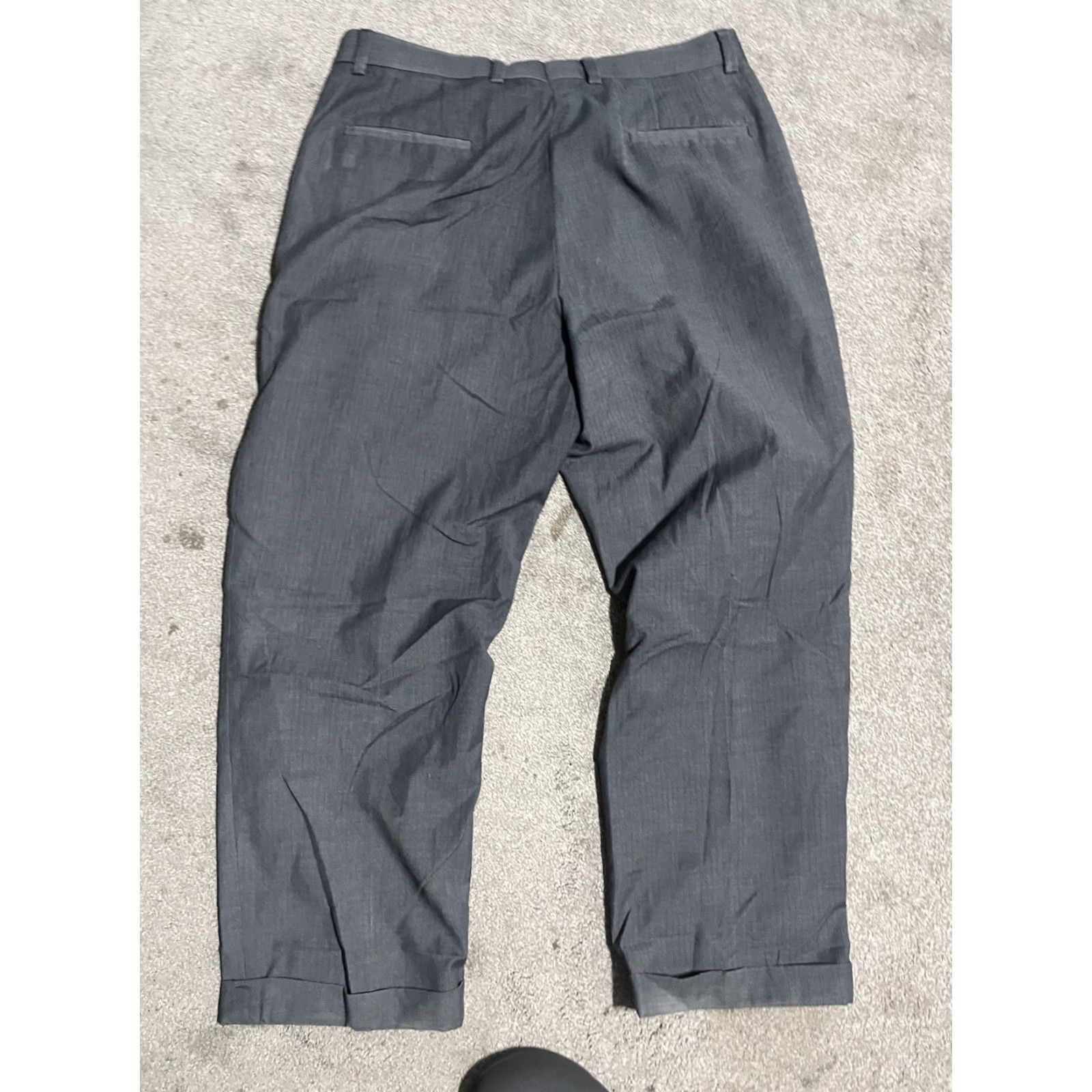 Kenneth Cole KENNETH COLE Reaction Pleated PANTS 36x26 Gray Solid Dress Pants Mens Front Flat Front Chino Cotton 36 Waist 26 Inseam Regular Size Size US 36 / EU 52 - 3 Thumbnail