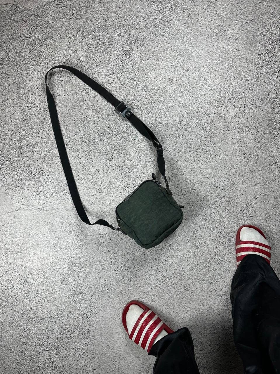 Japanese Brand Vintage Japan Messenger Sling Bag Distressed Y2K Faded Size ONE SIZE - 2 Thumbnail
