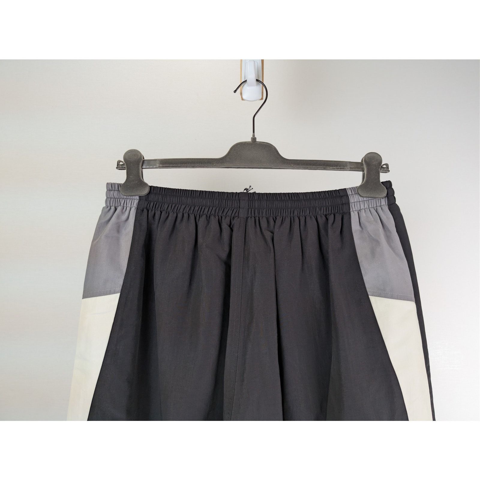Balenciaga o1rshd1 Nylon Medium Fit Tracksuit Sweatpants Trousers Black Size US 36 / EU 52 - 12 Thumbnail