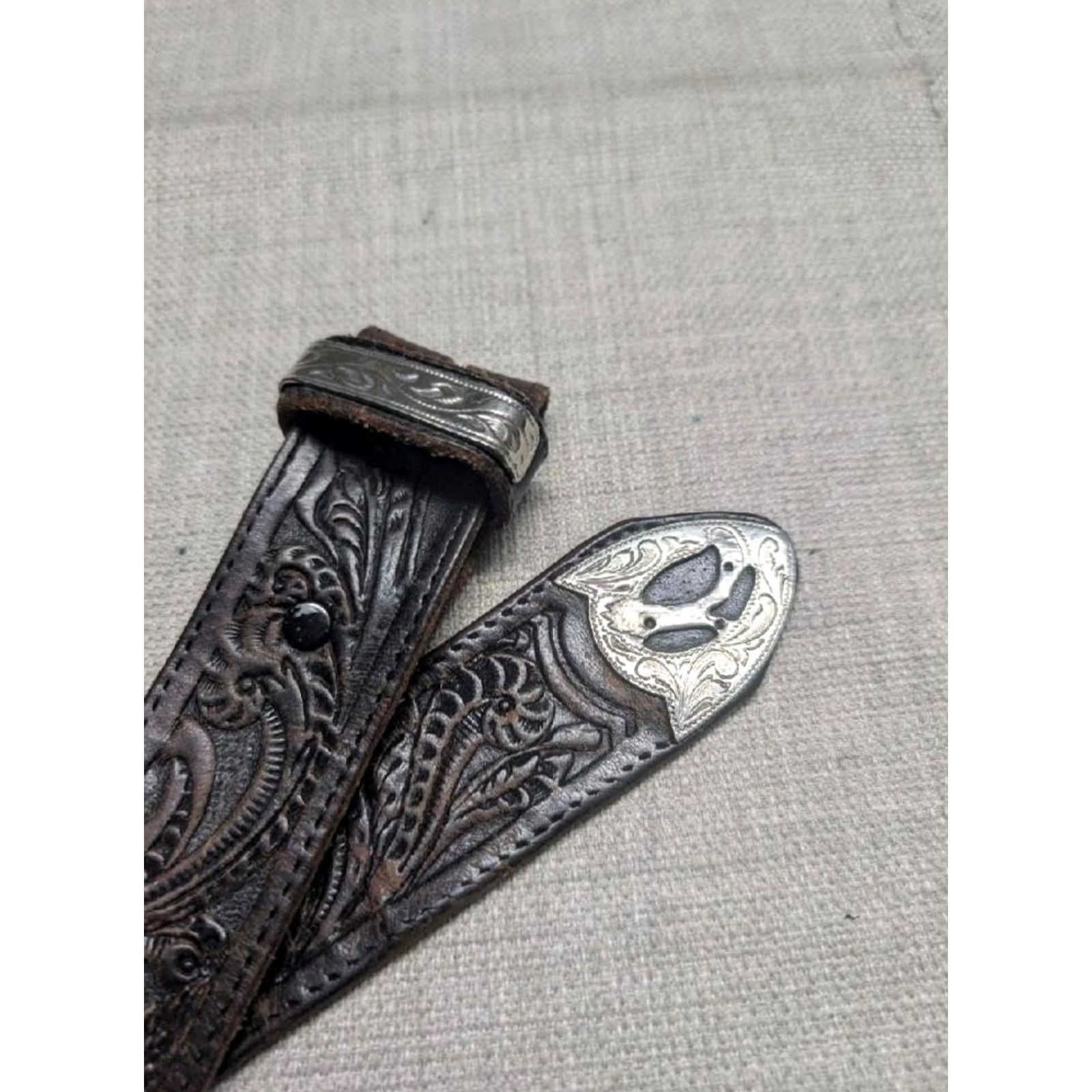 Vintage VINTAGE Justin western belt Tooled 30 Men Buckle Black Tan leather 1-1/2" belt Western Belt Cowboys 30 Mens Size 30 - 2 Thumbnail