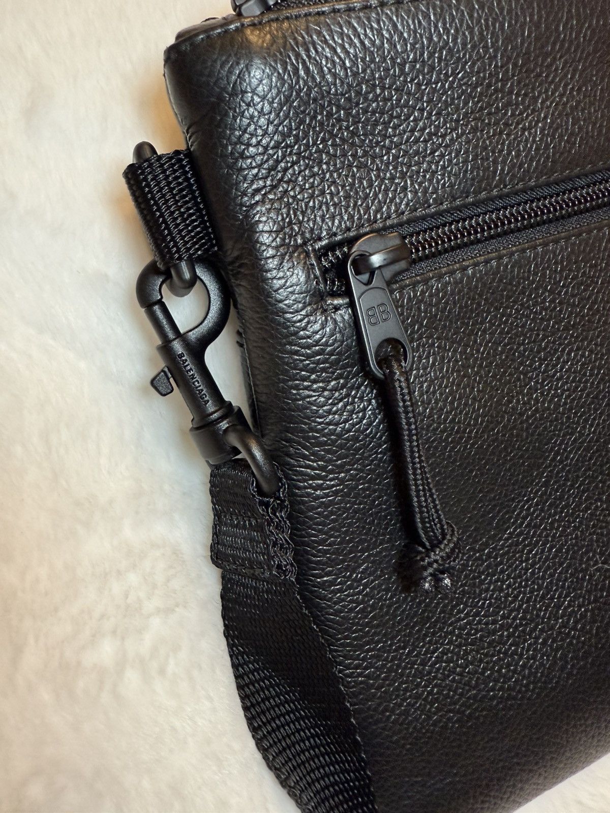 Balenciaga Balenciaga Grained Calfskin Explorer Crossbody Flat Pouch Size ONE SIZE - 2 Thumbnail