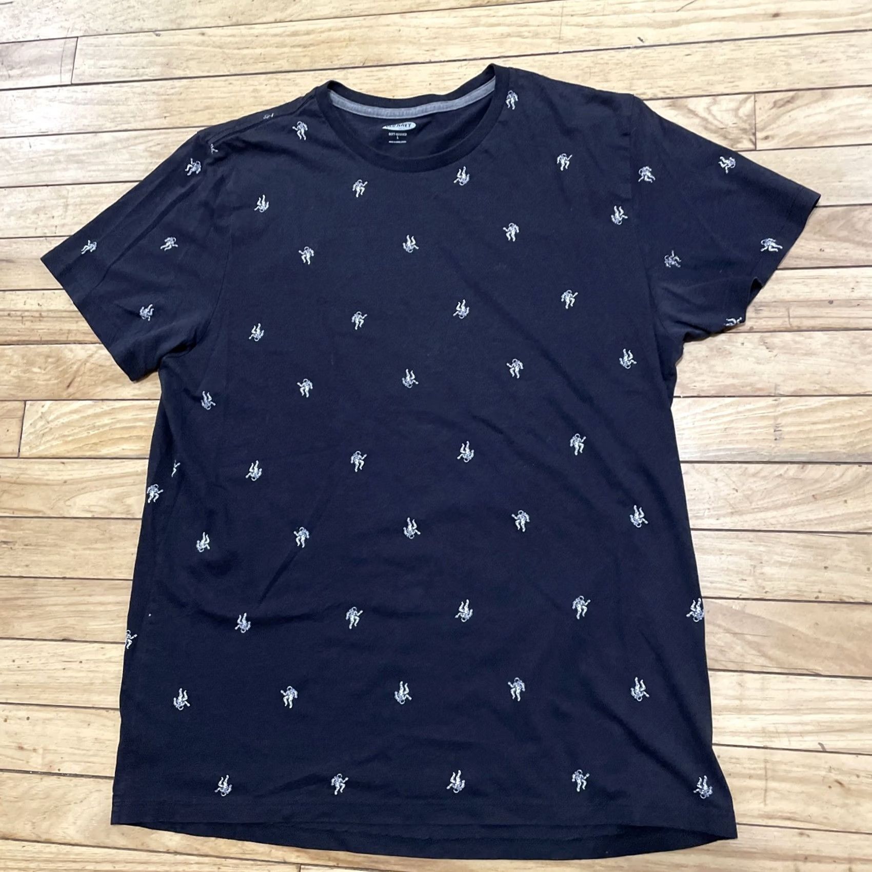 Old Navy Old Navy Soft Washed T Shirt Adult L Slim Astronaut Print Black Graph Tee Shirt Size US L / EU 52-54 / 3 - 3 Thumbnail