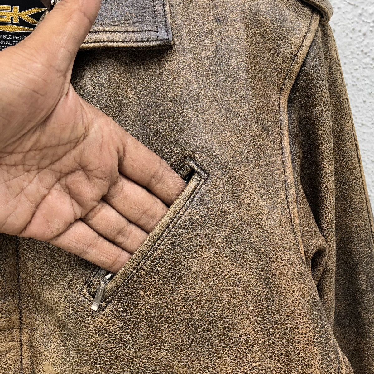 Vintage Vintage 90s GK Global Cowhide Leather Bomber Jacket Size US L / EU 52-54 / 3 - 3 Thumbnail