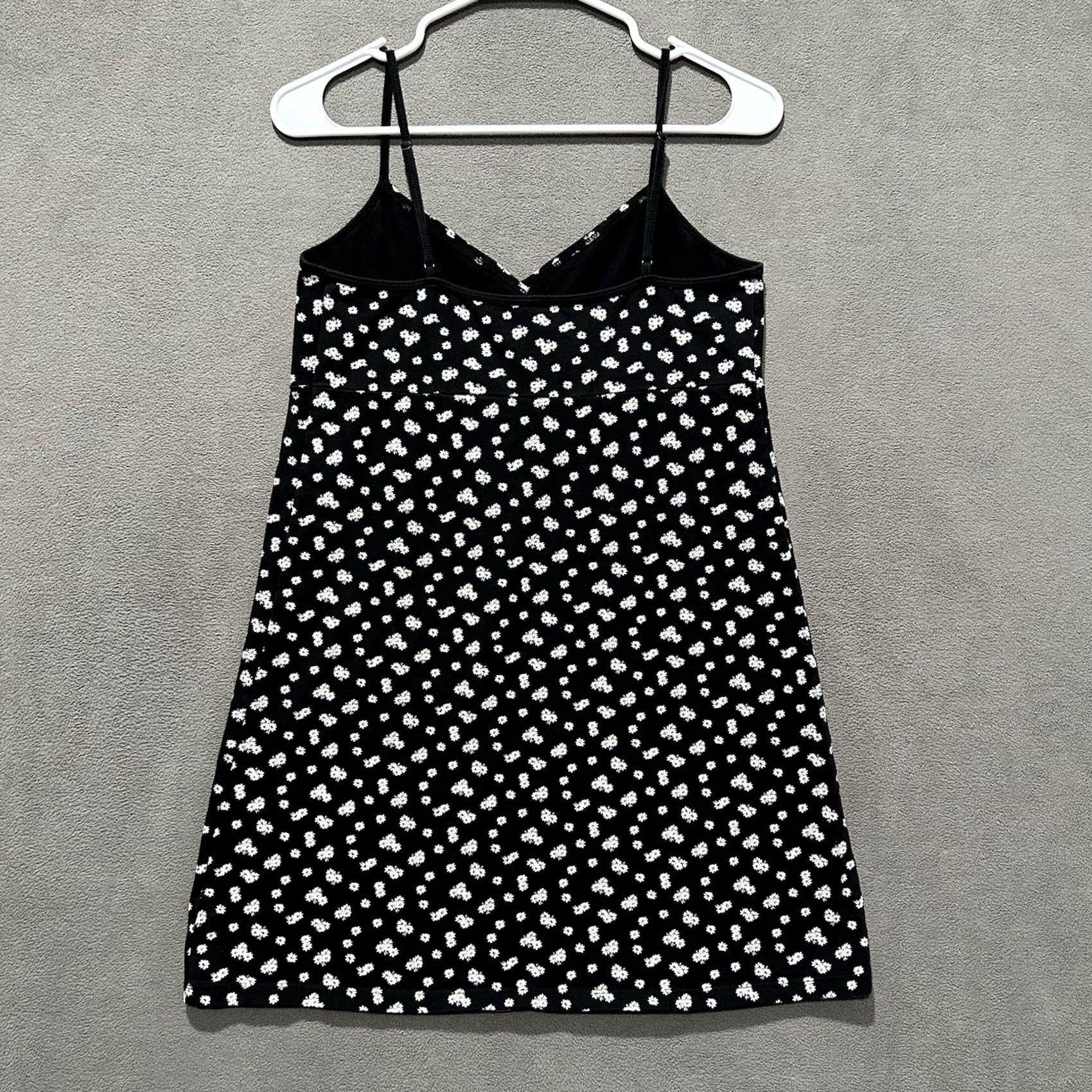Vintage Aéropostale Dress Womens M Black Floral V-Neck Spaghetti Strap Casual Size M / US 6-8 / IT 42-44 - 2 Thumbnail