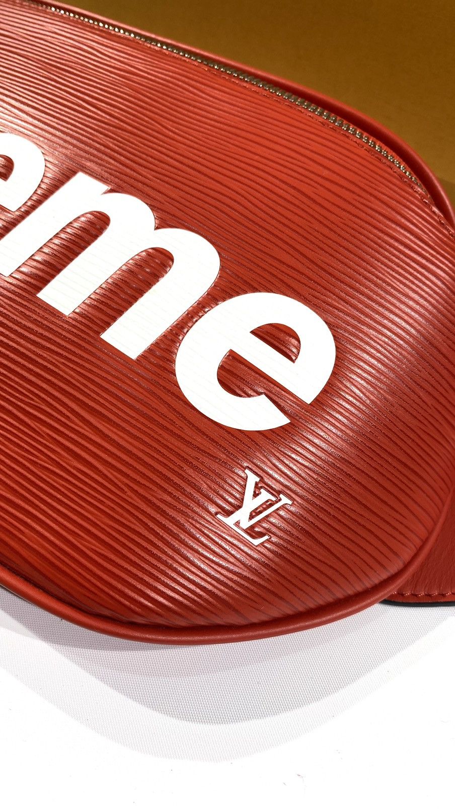 Louis Vuitton × Supreme Louis Vuitton X Supreme Bumbag Red EPI Leather Size ONE SIZE - 4 Thumbnail