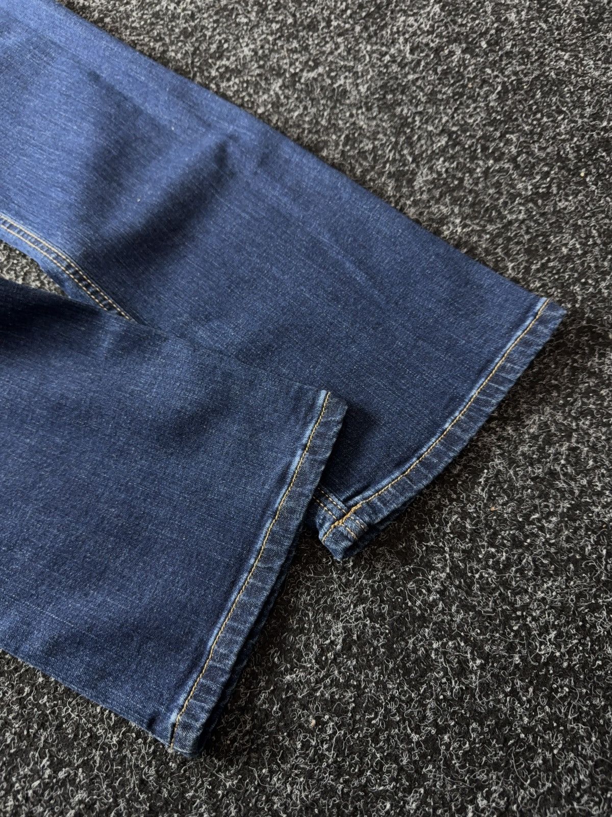 Elisabetta Franchi Luxury Y2K 00s Elisabetta Franchi Flare Jeans Dark Wash Size 24" / US 00 / IT 34 - 13 Thumbnail