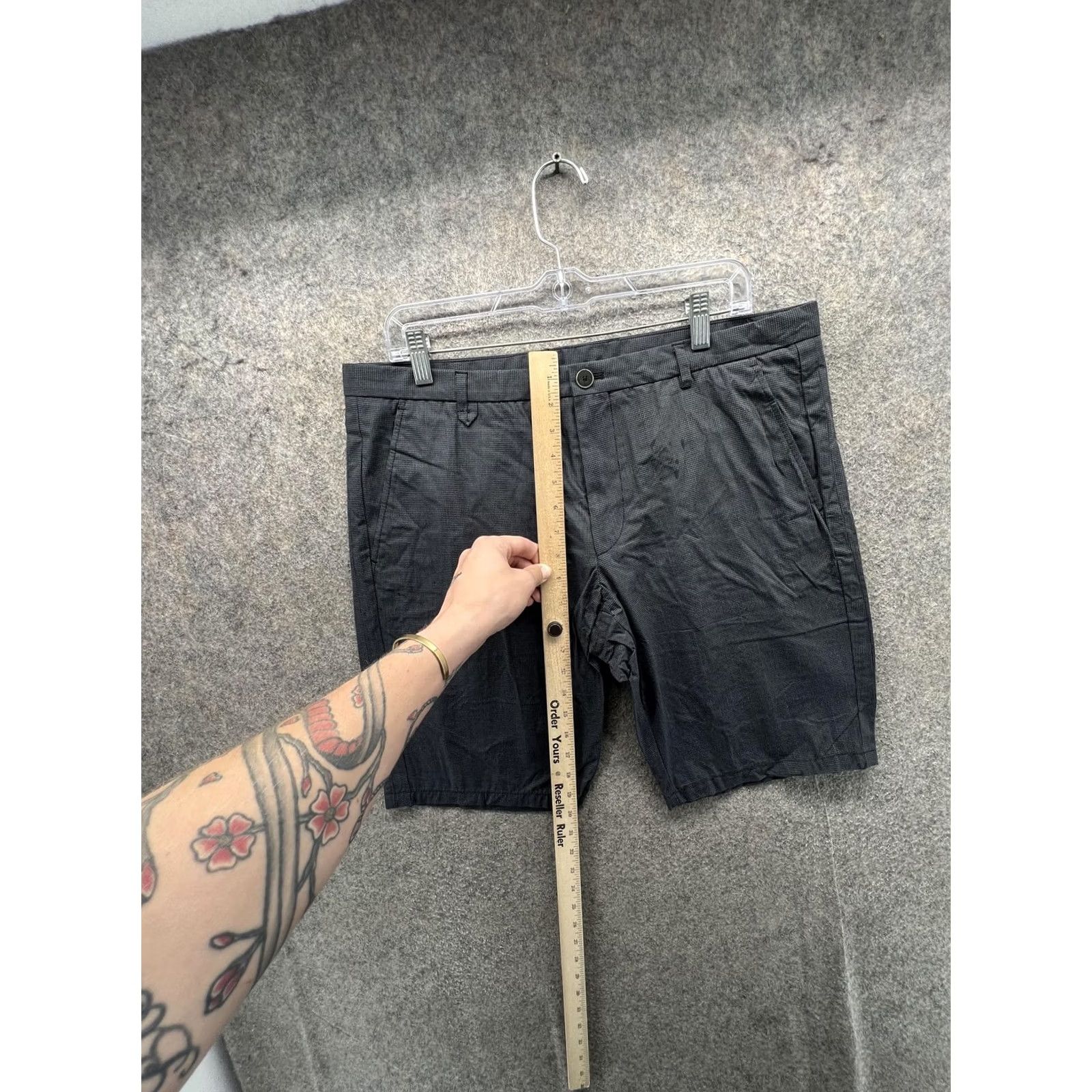 Hugo Boss Hugo Boss Shorts Mens 36 Gray Check Chino Flat Front 10 Inseam Casual Summer Mens Size US 36 / EU 52 - 7 Thumbnail