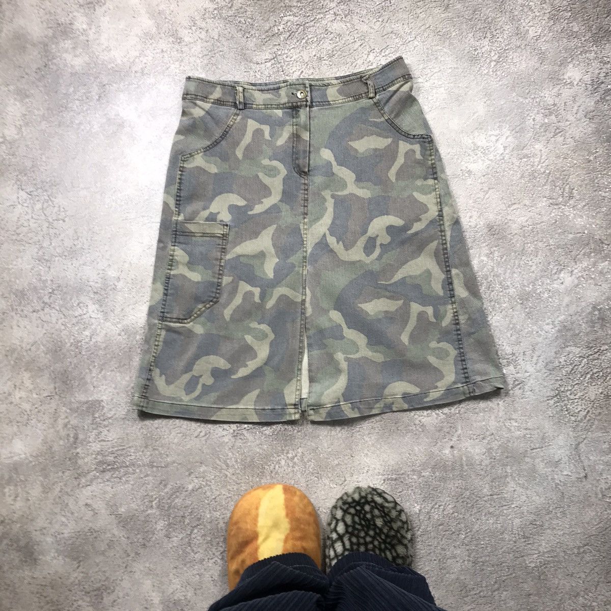 Vintage Y2K Vintage Camo Midi Skirt Baggy Cargo Avant Garde Skate 31 Size 31" - 1 Thumbnail