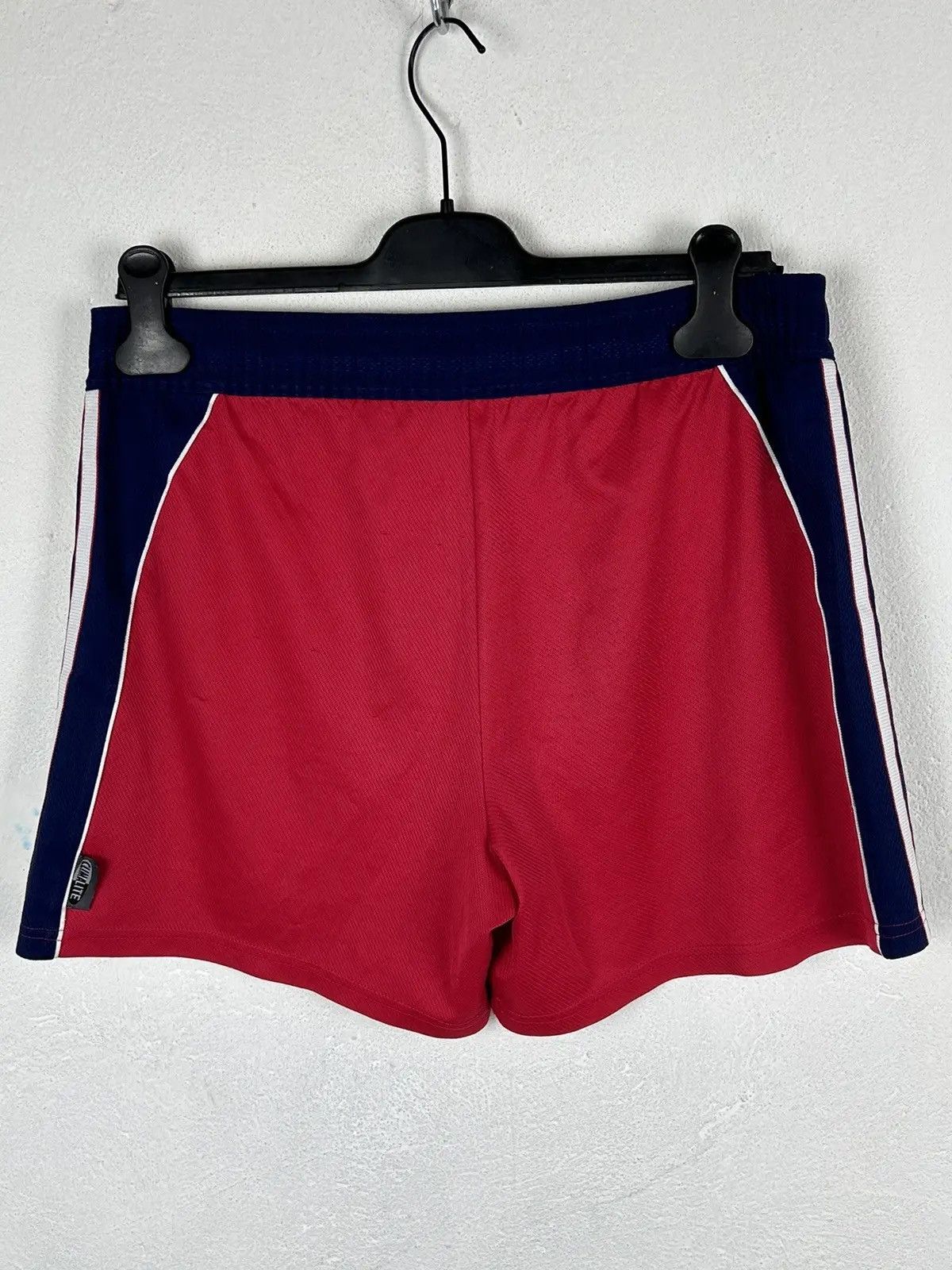 Adidas 90s Vintage Adidas x F.C. Bayern Munchen Shorts In Red Size US 32 / EU 48 - 5 Thumbnail