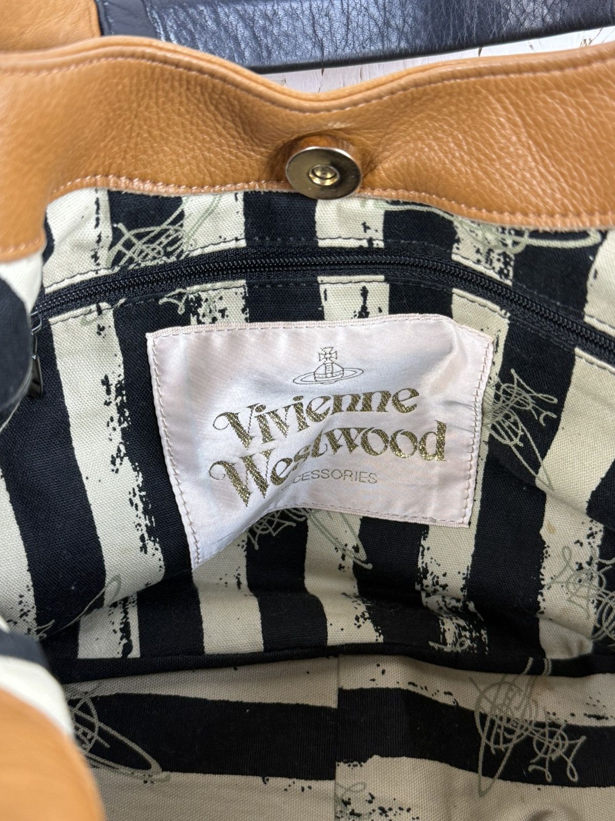 Vivienne Westwood Vivienne Westwood Embossed Orb Leather Handbag Bag Brown Size ONE SIZE - 11 Thumbnail