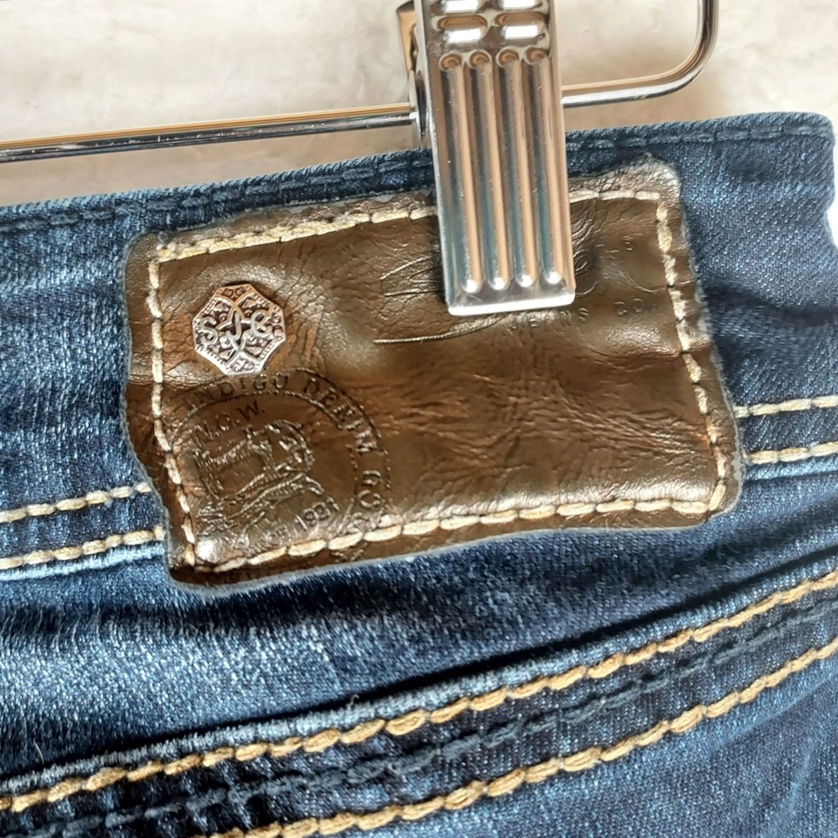 Silver Jeans Co. Silver Jeans Suki Capri Jeans W27 Dark Wash Stretch Denim Mid Rise Cropped Blue 5-Pocket Zip Button Womens Regular Size 27" / US 4 / IT 40 - 4 Thumbnail