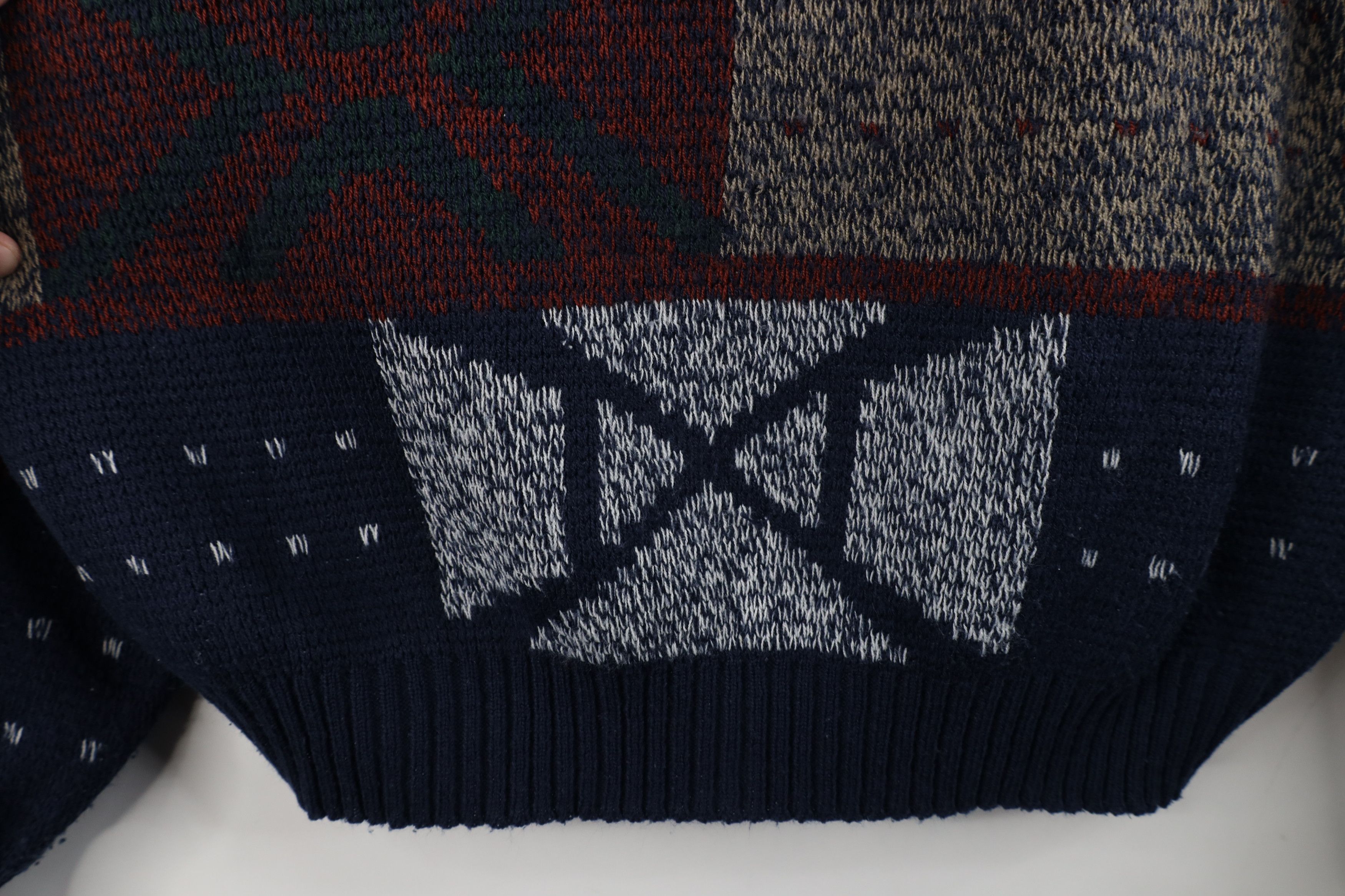 Vintage Vintage 90s Coogi Style Geometric Knit Crewneck Sweater Size US L / EU 52-54 / 3 - 8 Thumbnail