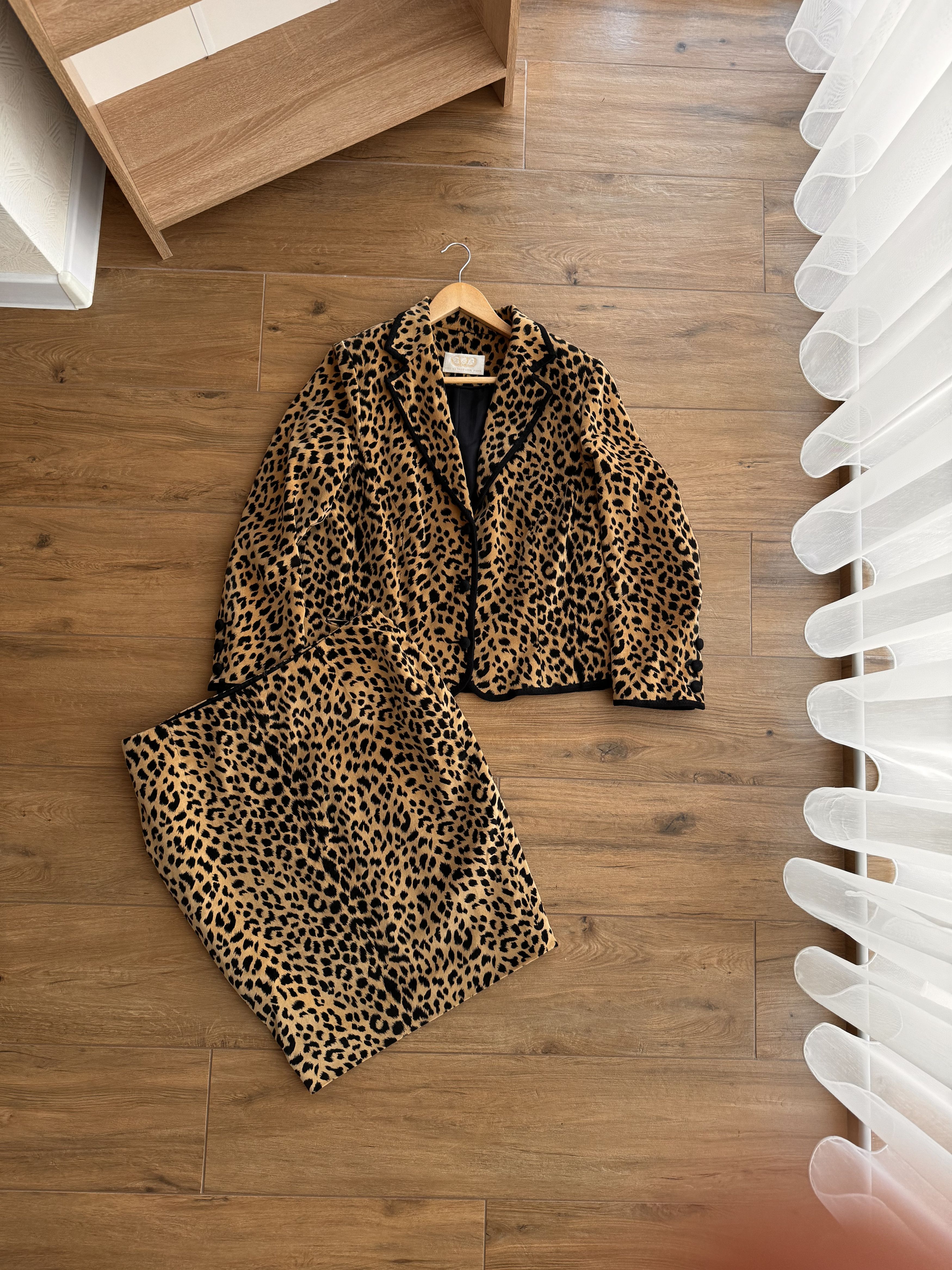 Japanese Brand Vintage Hella Barbara Rank Leopard Glamour Luxury Skirt Suit Size M / US 6-8 / IT 42-44 - 1 Thumbnail