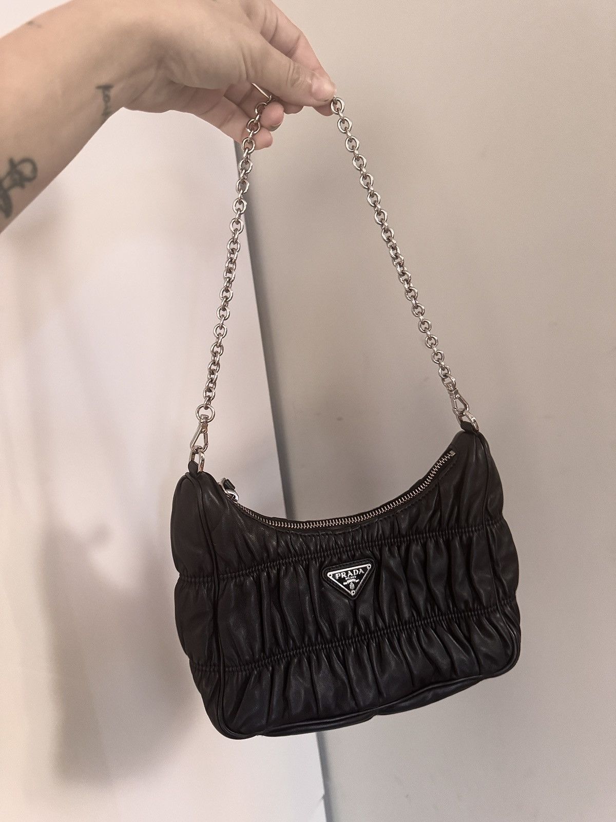 Prada PRADA NAPPA GAUFRE RE-EDITION 2005 SHOULDER BAG Size ONE SIZE - 2 Thumbnail