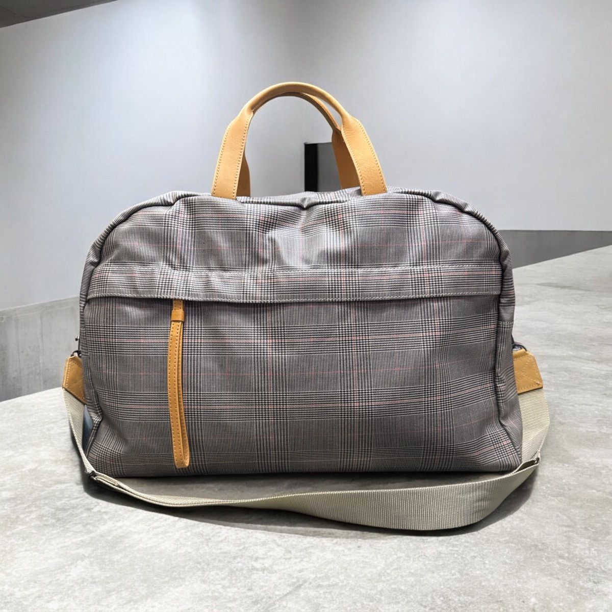 Issey Miyake × Tsumori Chisato SEAMLESS GLEN PLAID HOUNDSTOOTH LUGGAGE BAG Size ONE SIZE - 1 Thumbnail