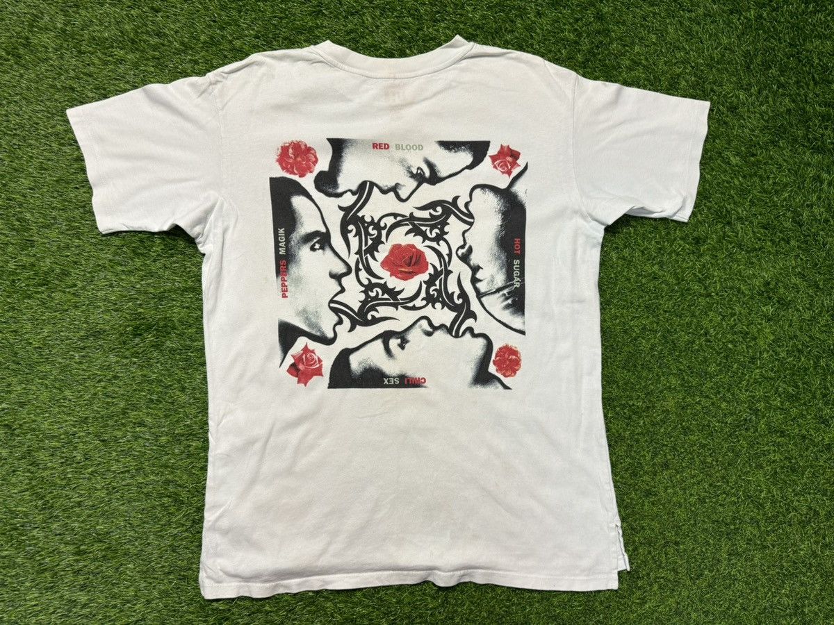 red hot chili pepper - red blood by uniqlo