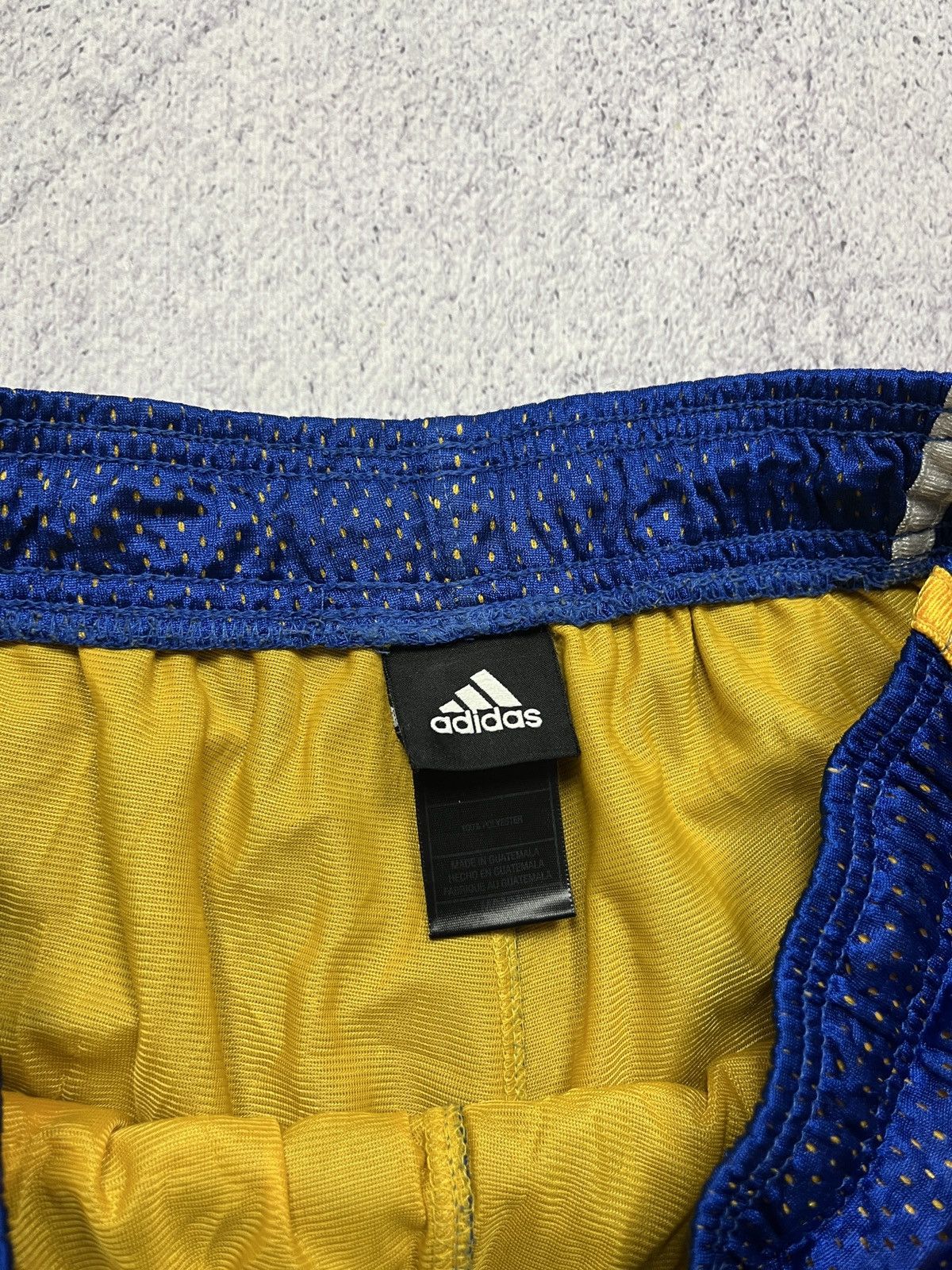 Adidas × NBA × Vintage Vintage Adidas Golden State Warriors NBA Shorts Size US 32 / EU 48 - 7 Thumbnail