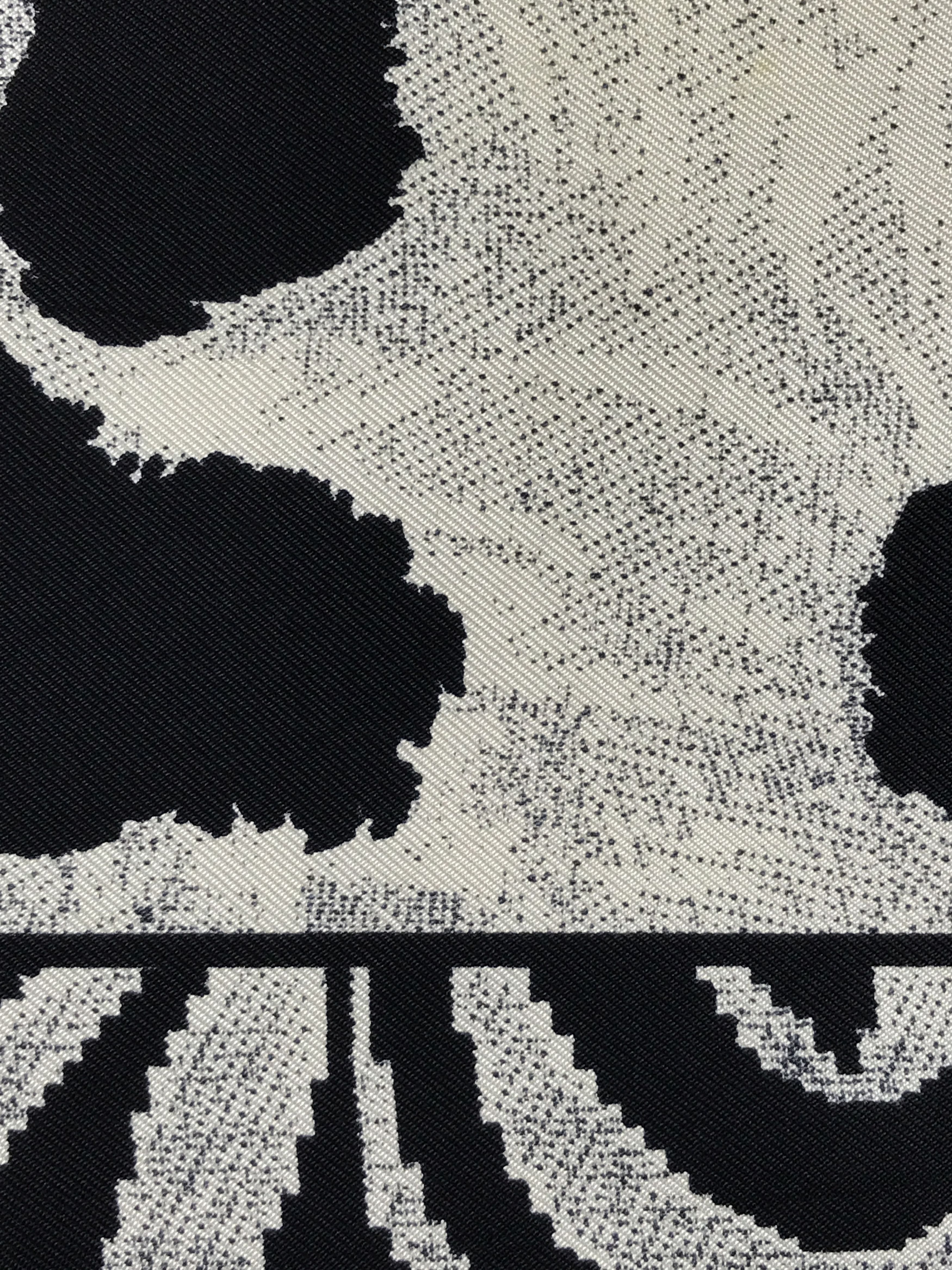 Fendi × Vintage Vintage Fendi Zebra Printed Silk Scarf Size ONE SIZE - 9 Thumbnail