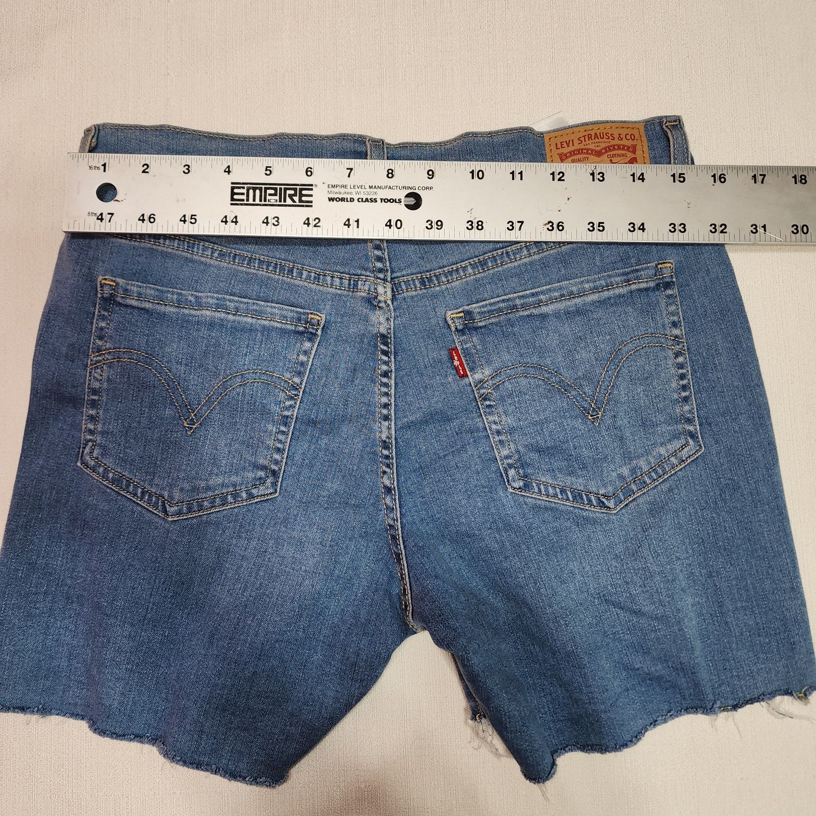 Levi's Levi's Mid-length shorts W29'' x L14'' women's Size US 29 - 4 Thumbnail