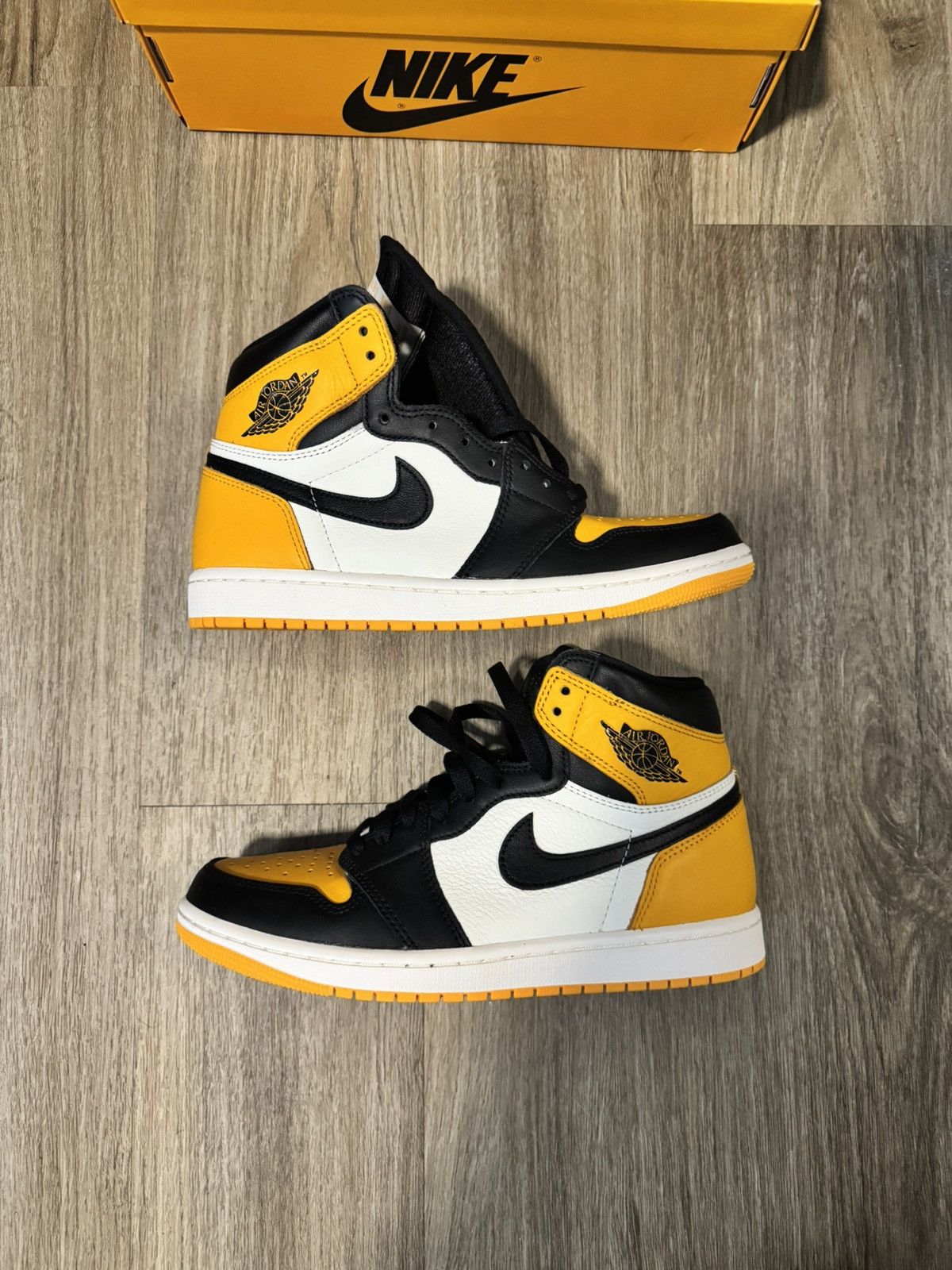 Nike Air Jordan High OG Yellow Toe Size US 8 / EU 41 - 3 Thumbnail