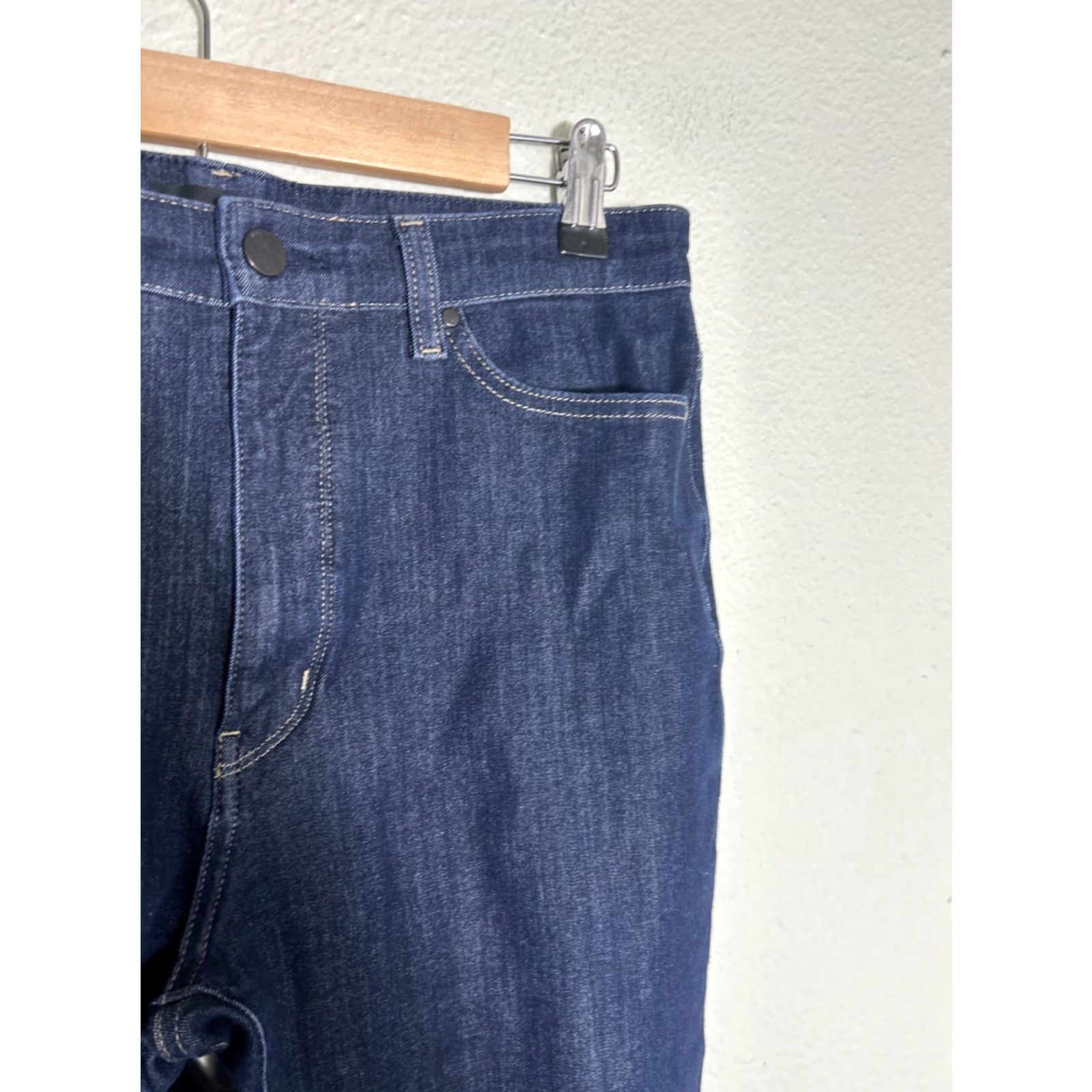 Uniqlo Uniqlo Jeans Dark Wash Slim 30x26 Jeans Men Slim Skinny Dark Blue 30 26 Mens Size US 30 / EU 46 - 5 Thumbnail