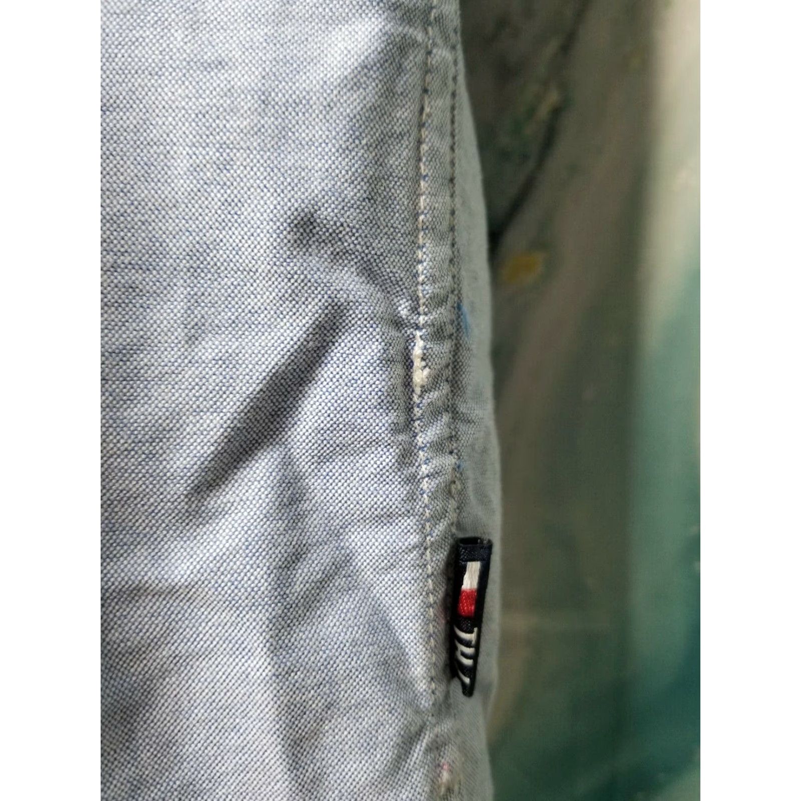 Tommy Hilfiger VINTAGE Tommy Hilfiger Denim Button-Down Shirt Mens L Logo Embroidered Flag 100% Cotton Blue Denim Size US L / EU 52-54 / 3 - 7 Thumbnail
