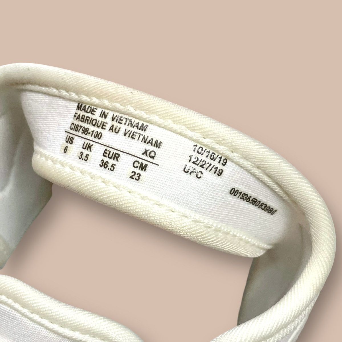 Nike Nike Air Max Koko Sandal Triple White Size US 5 / EU 37 - 15 Thumbnail