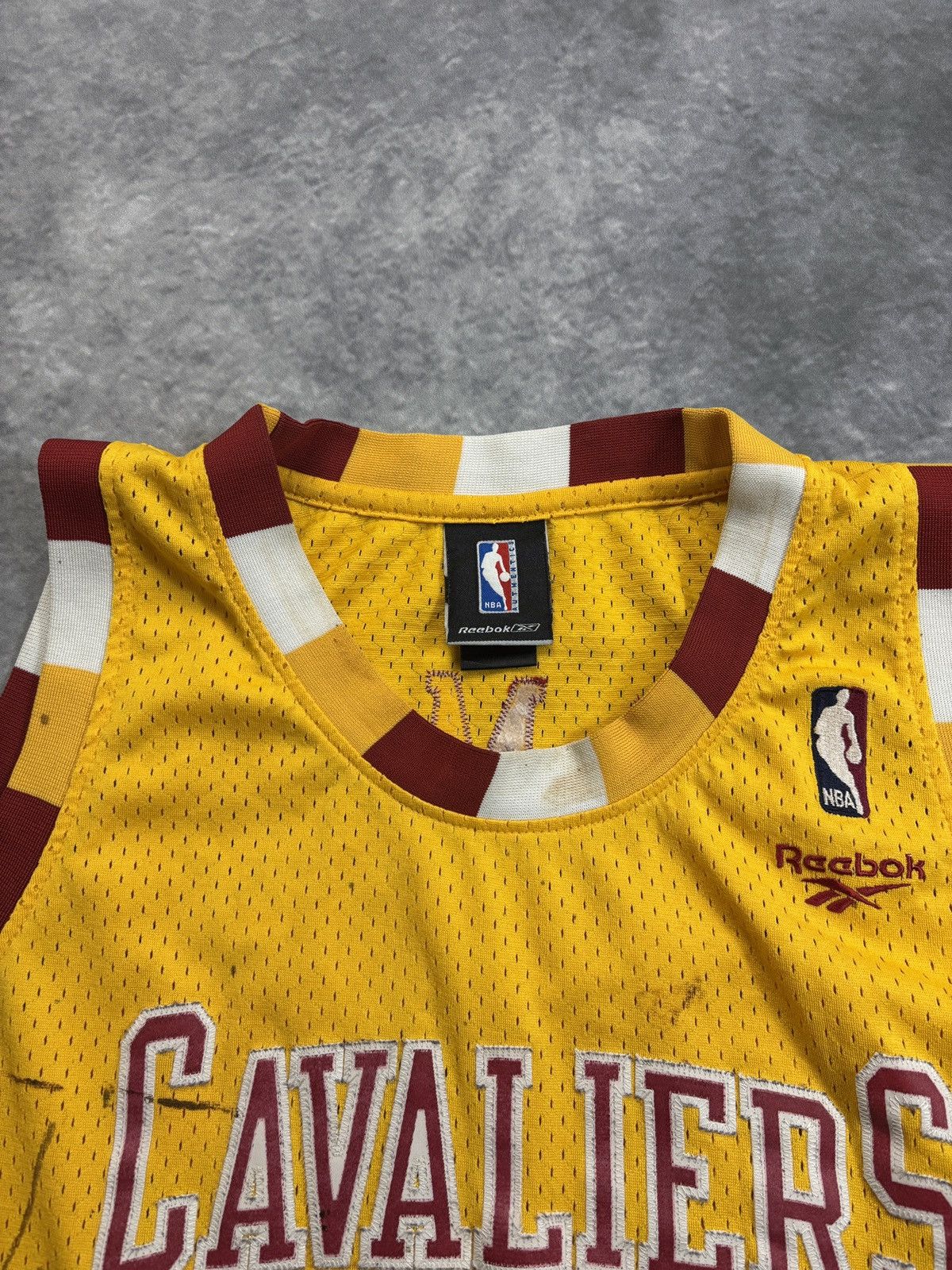 Reebok Vintage Lebron James Cleveland Cavaliers Jersey NBA 2004 70s Size US XL / EU 56 / 4 - 5 Thumbnail