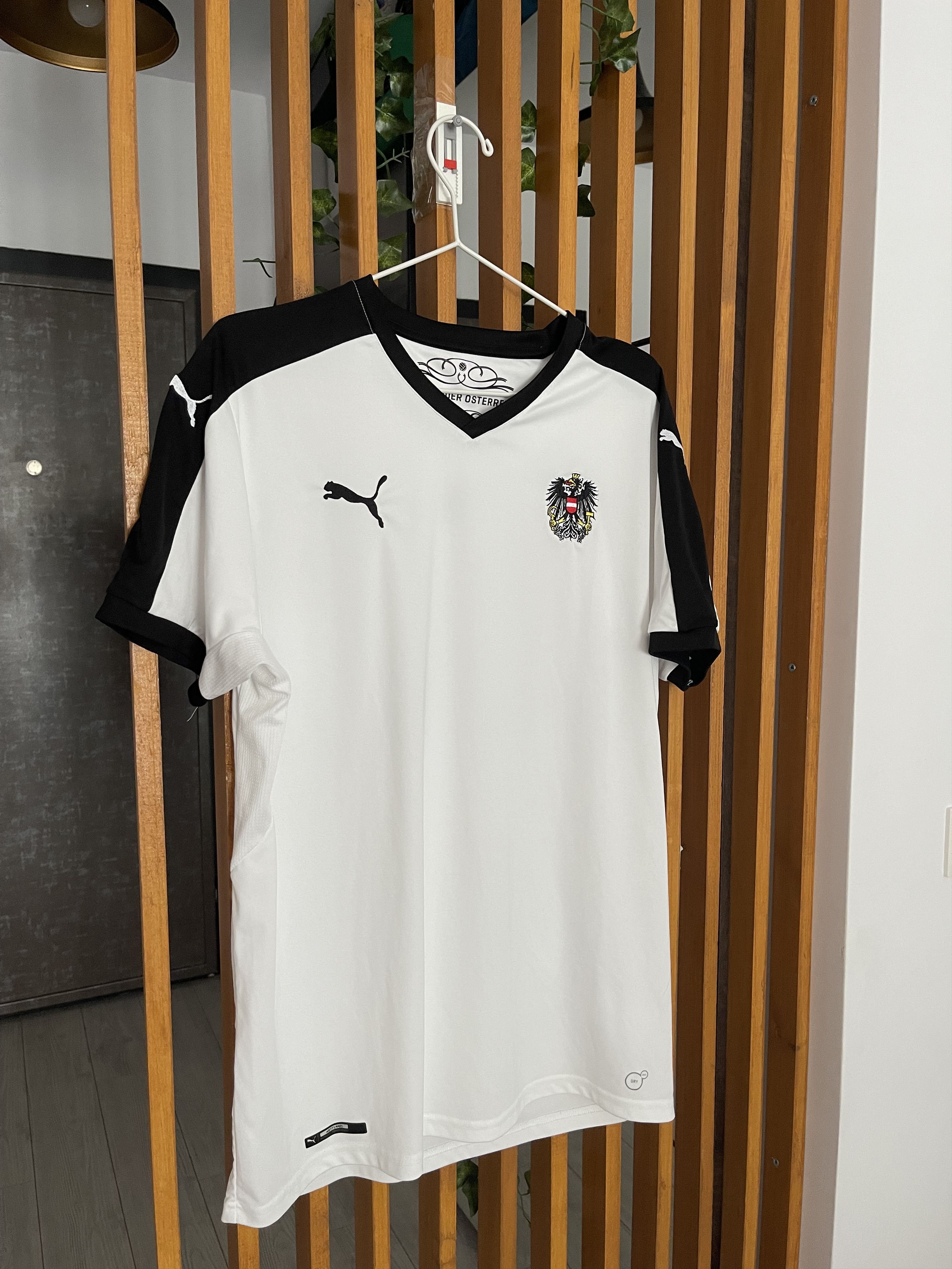 Puma Austria Jersey football shirt 2015 - 2016 Puma Men Size L Size US L / EU 52-54 / 3 - 2 Thumbnail