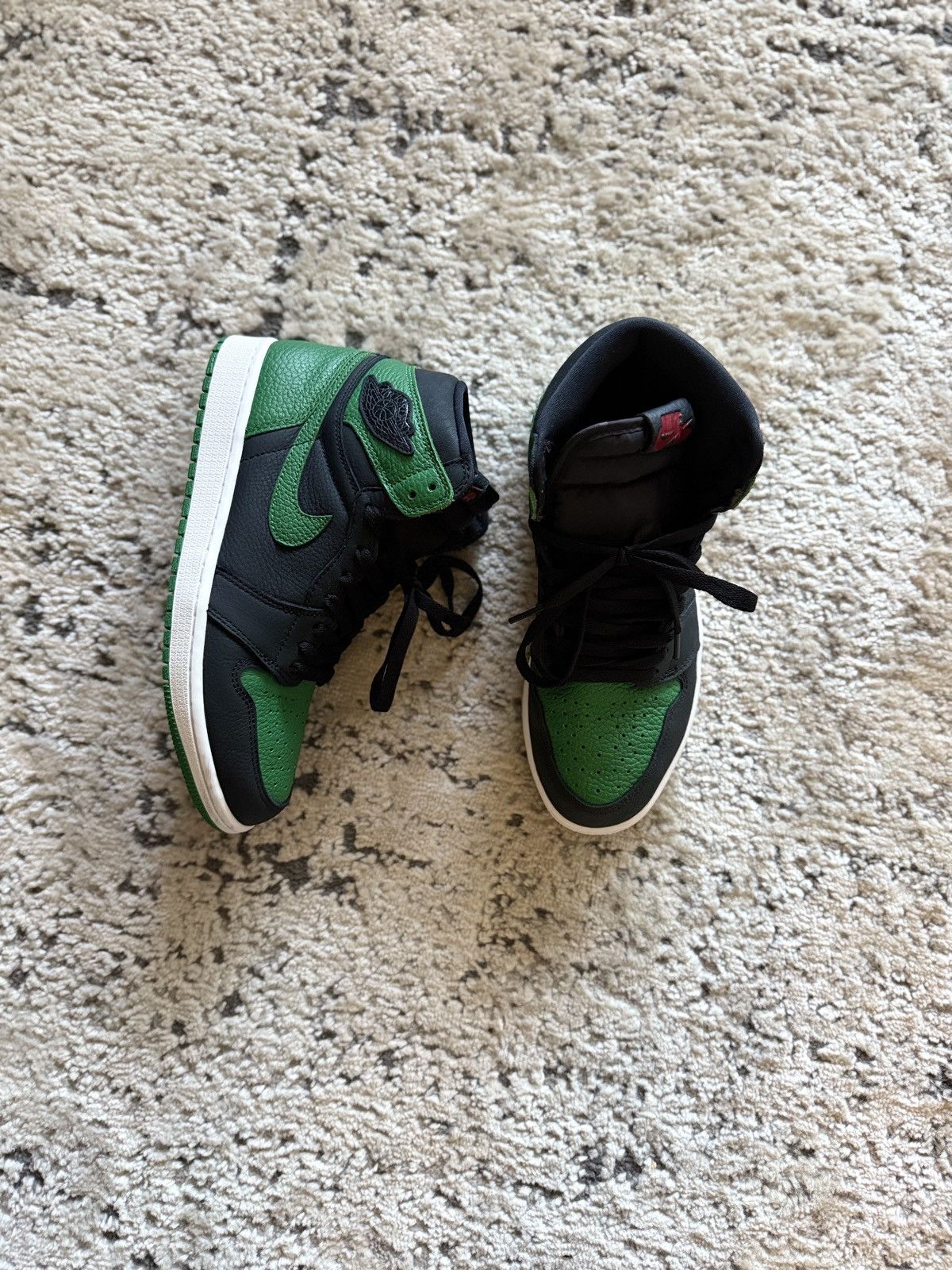 Jordan Brand × Nike Air Jordan 1 Retro High OG 'Pine Green 2.0' Size 9 Size US 9 / EU 42 - 1 Thumbnail