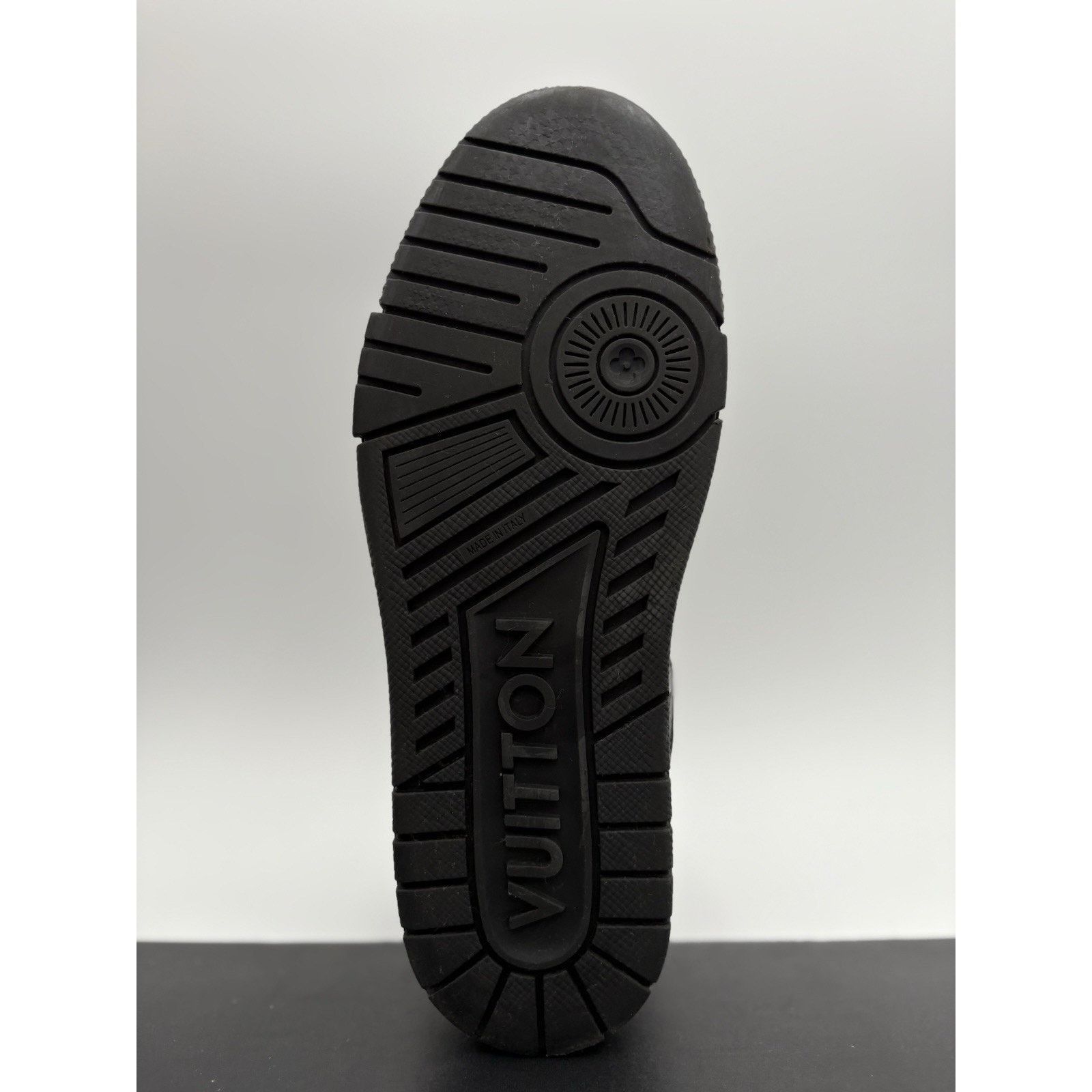 Louis Vuitton (US 7-7.5) Louis Vuitton Trainer ' Black ' | GOOD CONDITION! Size US 7.5 / EU 40-41 - 7 Thumbnail