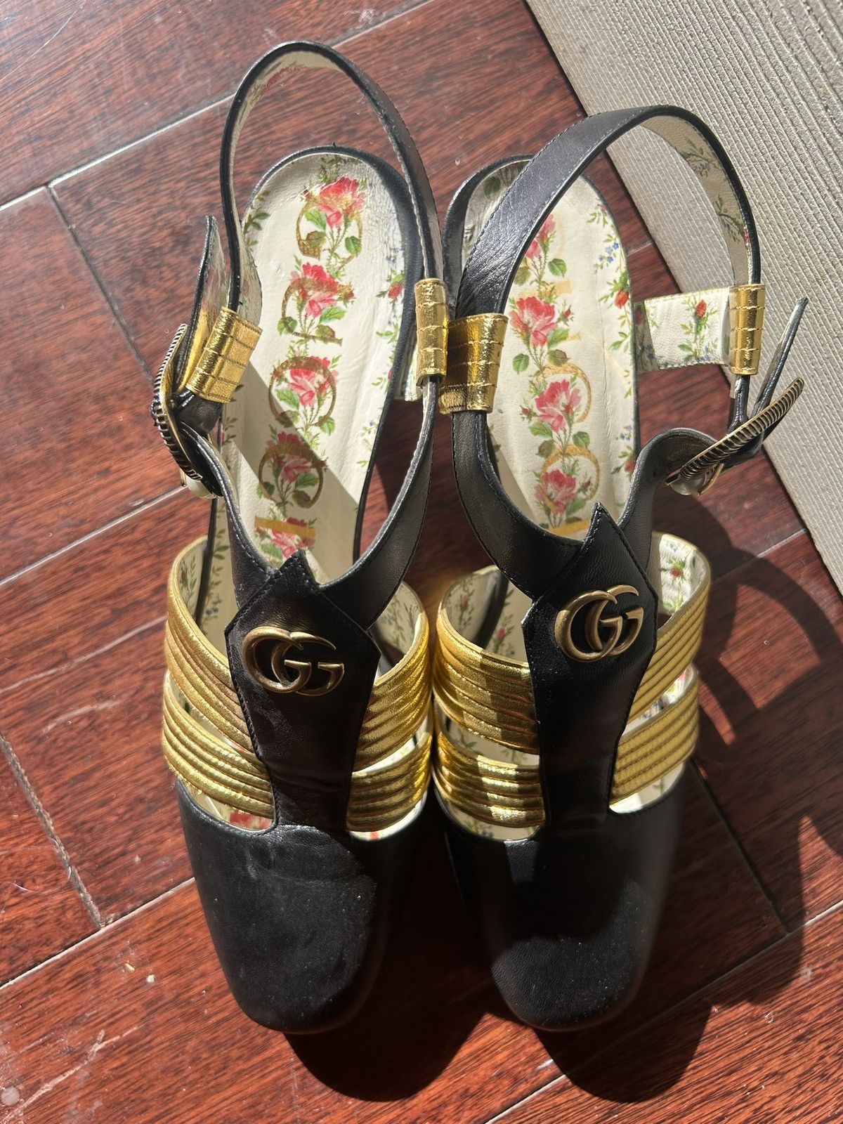 Gucci Gucci Black/Gold Leather Gea Pumps Size 40 Used Size US 10 / IT 40 - 3 Thumbnail