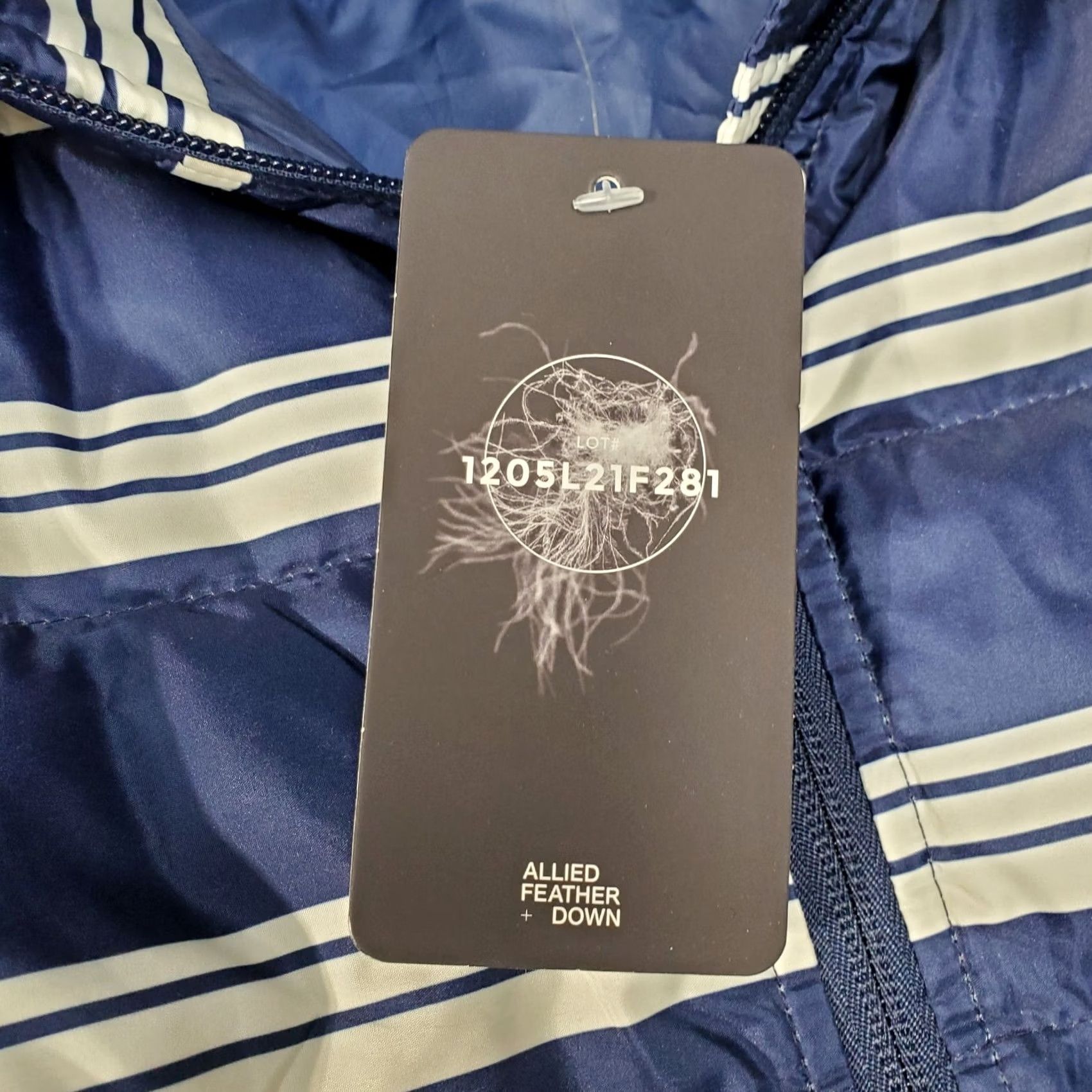 Lands' End Lands End Down Puffer Vest Womens 1X Blue White Striped 600 Fill Outdoor Classic Size XL / US 12-14 / IT 48-50 - 3 Thumbnail
